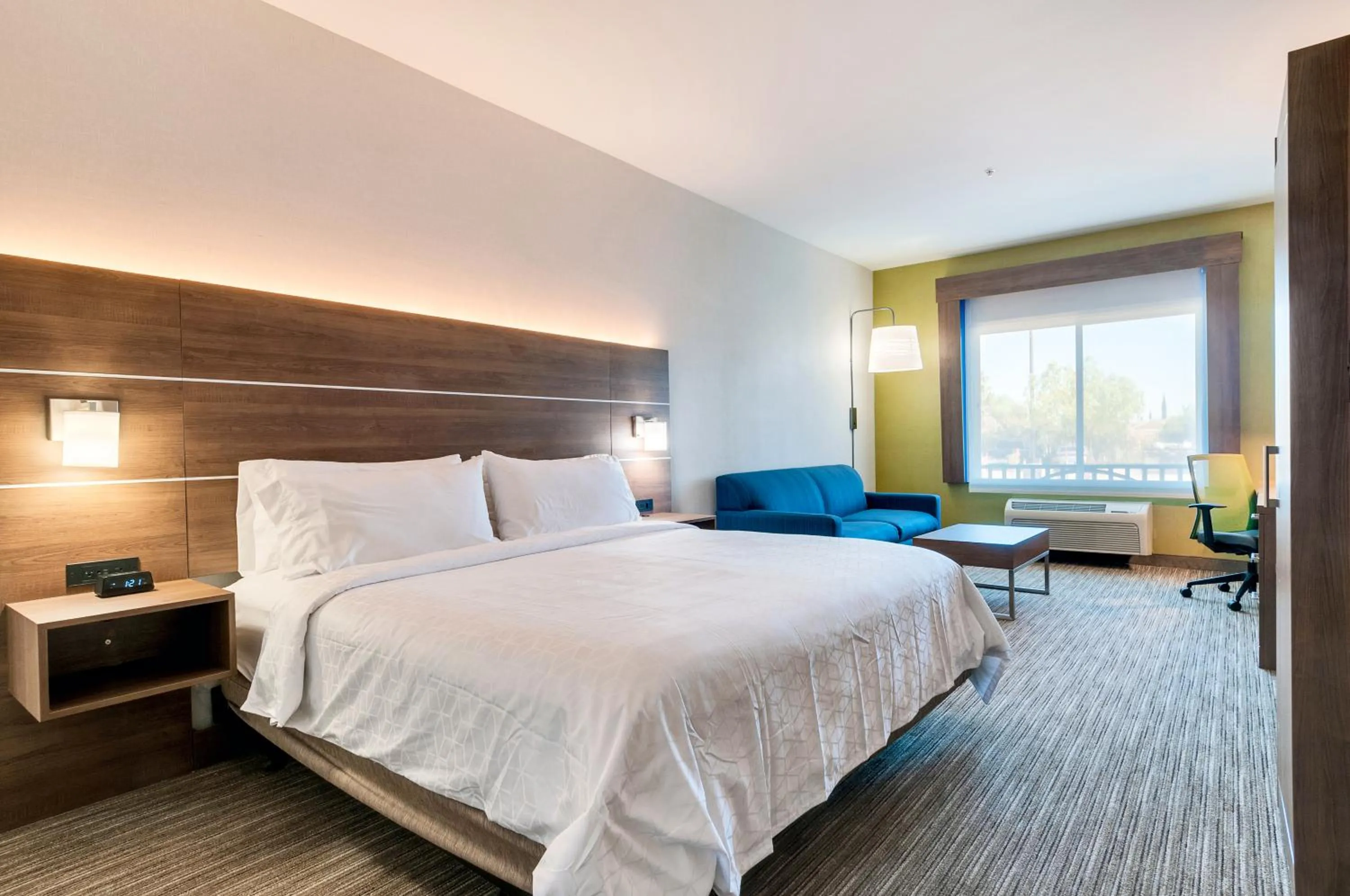 Bed in Holiday Inn Express Hotel & Suites Banning by IHG