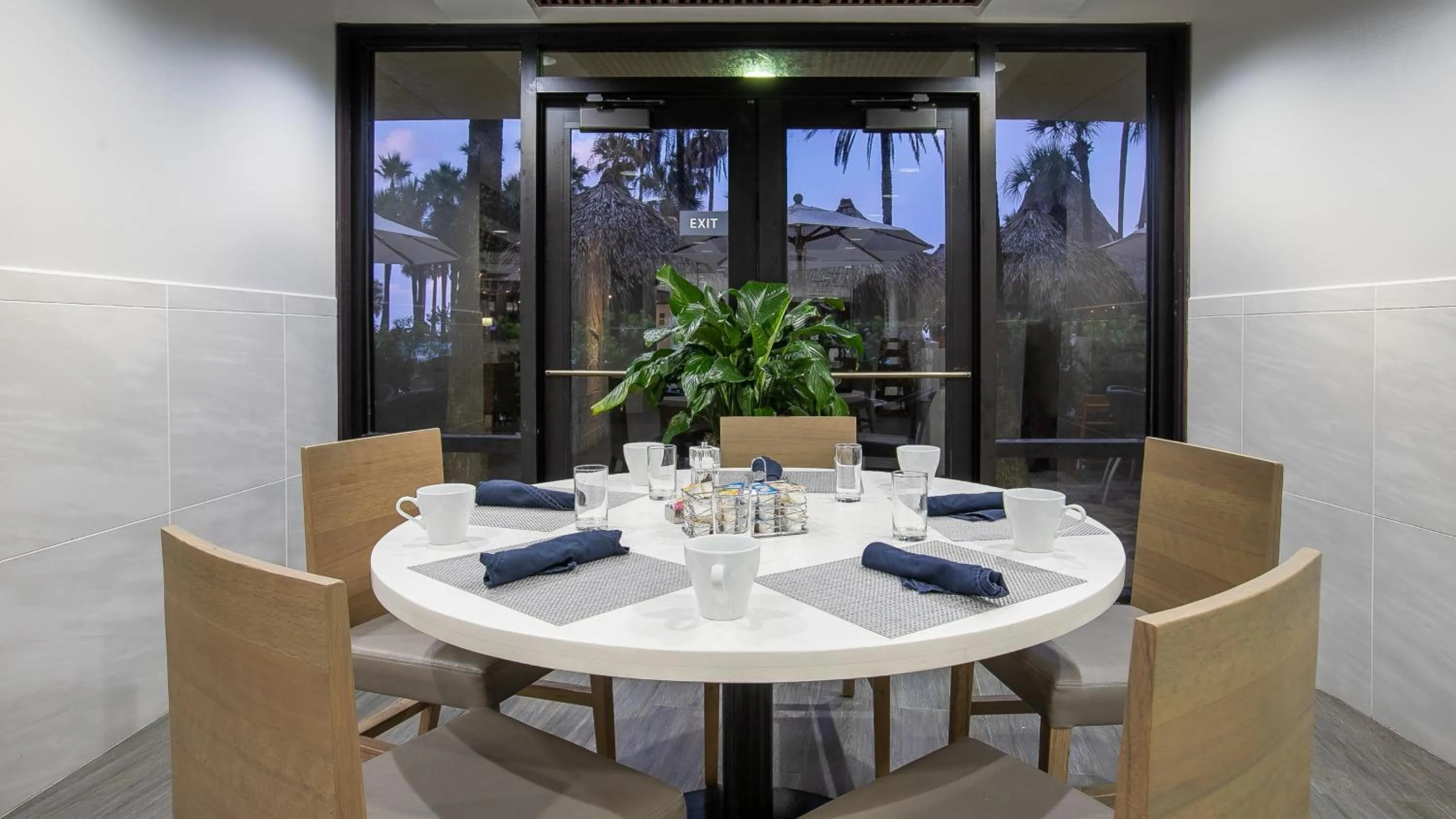 Restaurant/places to eat in Holiday Inn Resort Panama City Beach by IHG