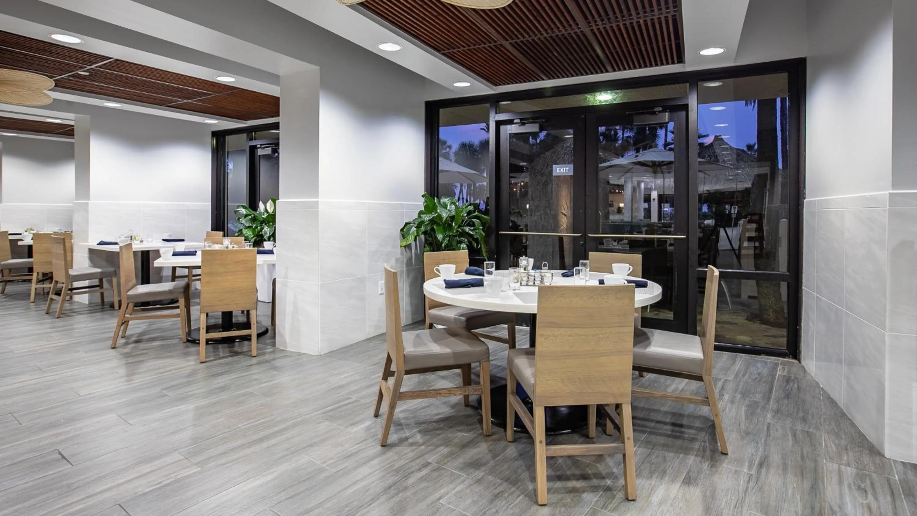 Restaurant/places to eat in Holiday Inn Resort Panama City Beach by IHG