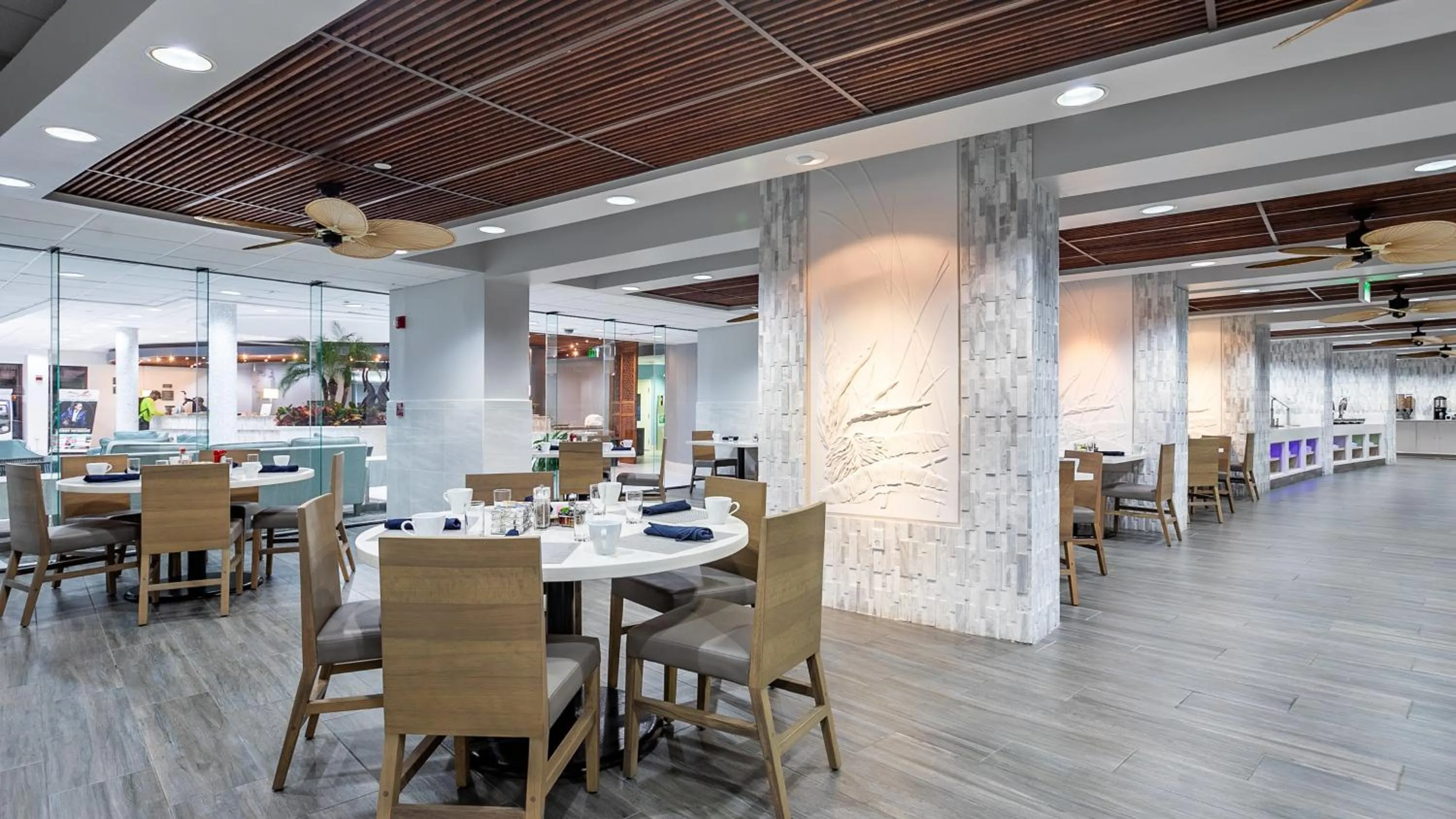 Restaurant/places to eat in Holiday Inn Resort Panama City Beach by IHG