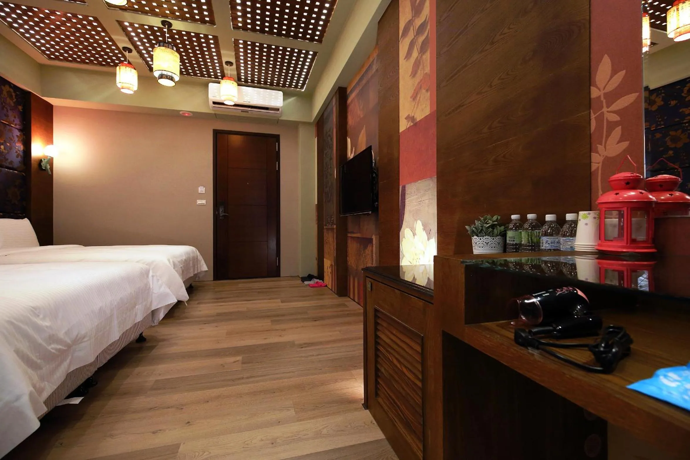 Decorative detail, Bed in Buckingham Palace B&B