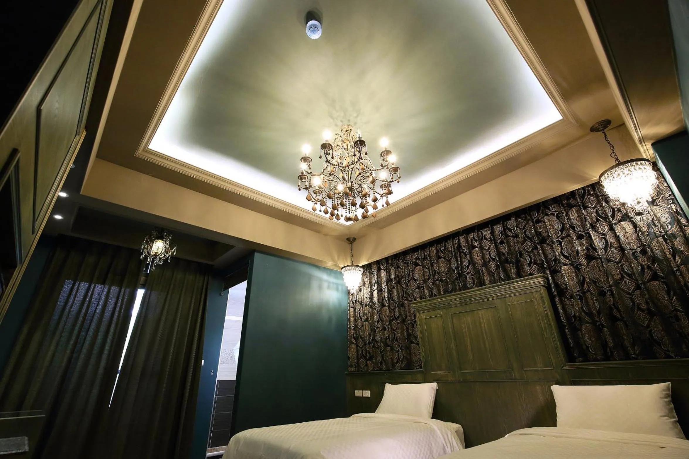 Decorative detail, Bed in Buckingham Palace B&B