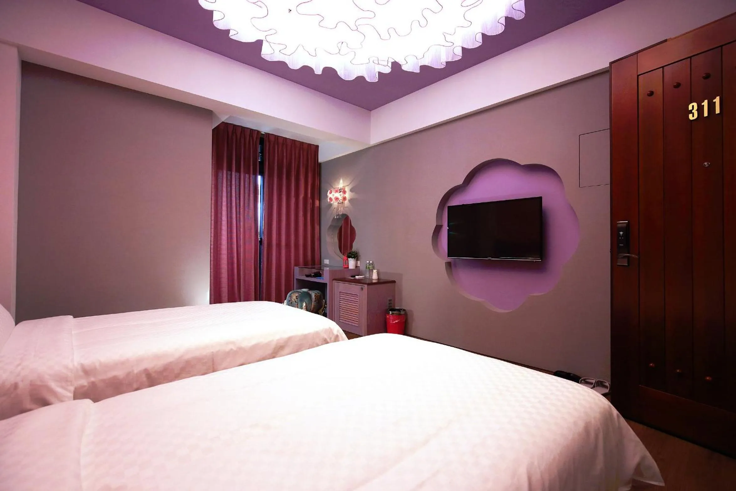 bunk bed, Bed in Buckingham Palace B&B