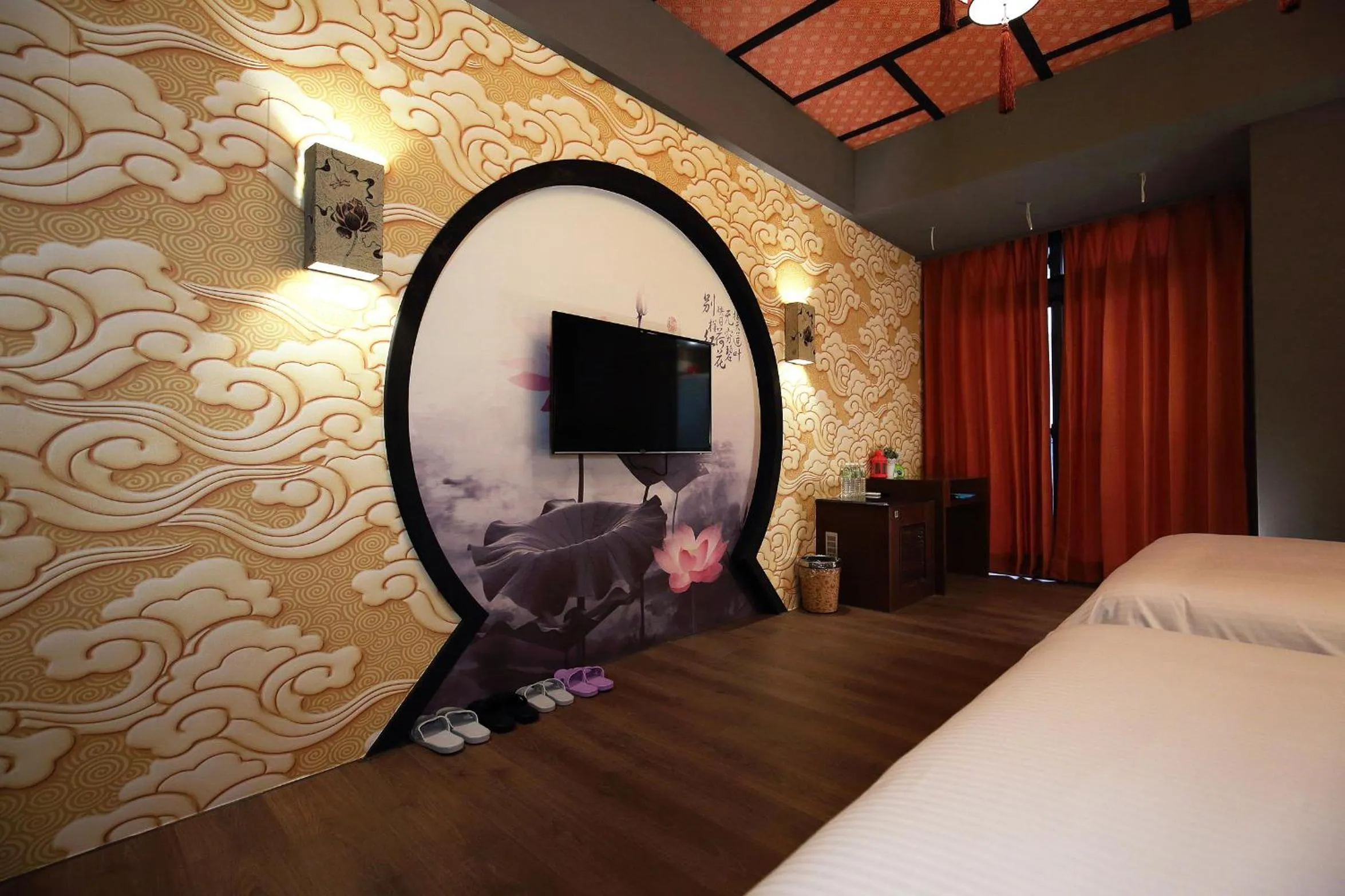 Decorative detail, Bed in Buckingham Palace B&B