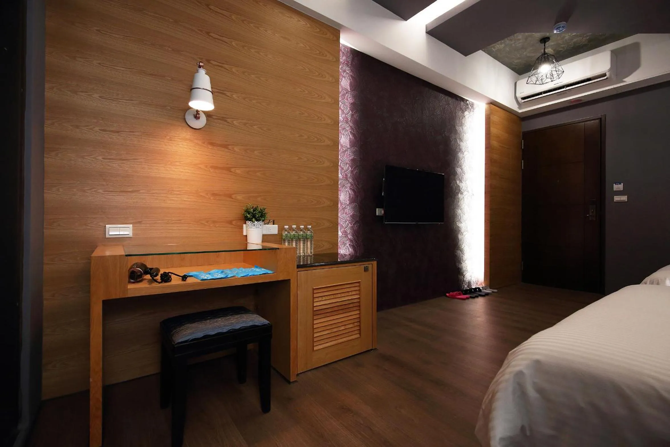 Decorative detail, Bed in Buckingham Palace B&B