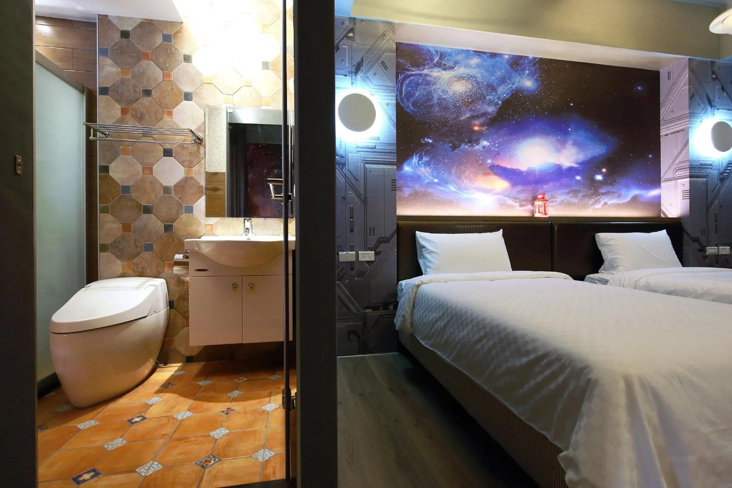 Decorative detail, Bed in Buckingham Palace B&B