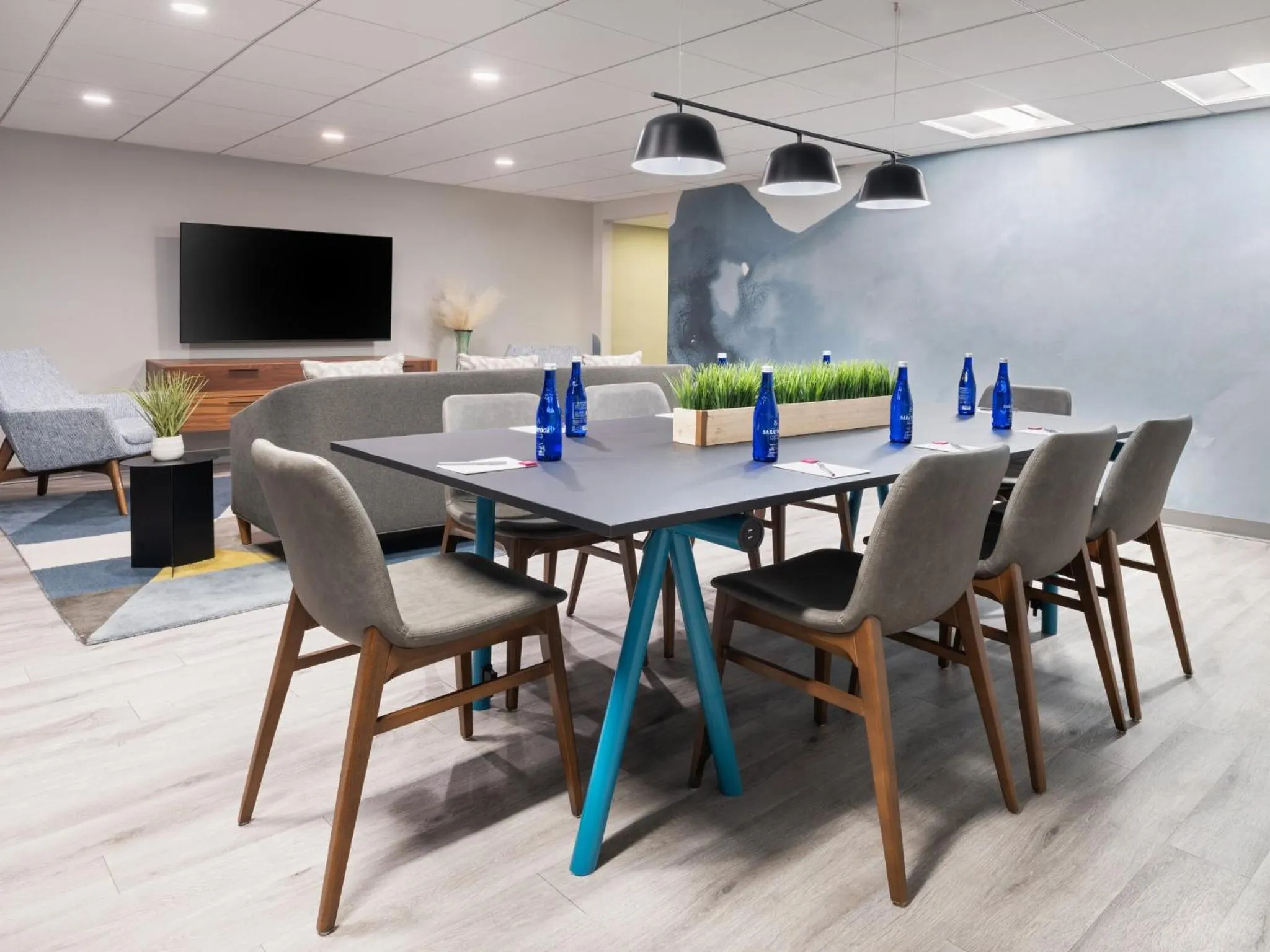 Meeting/conference room in Crowne Plaza Suffern-Mahwah by IHG