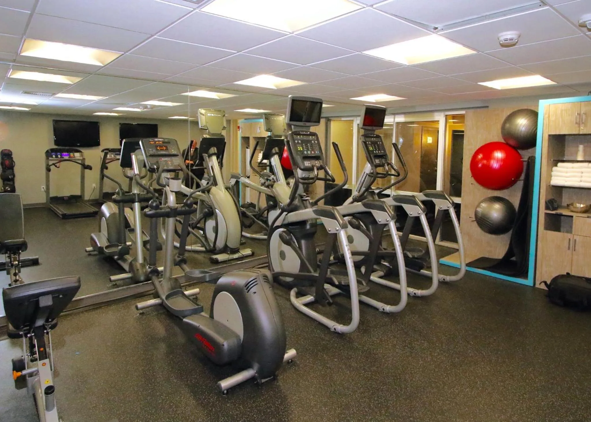 Fitness centre/facilities in Crowne Plaza Suffern-Mahwah by IHG