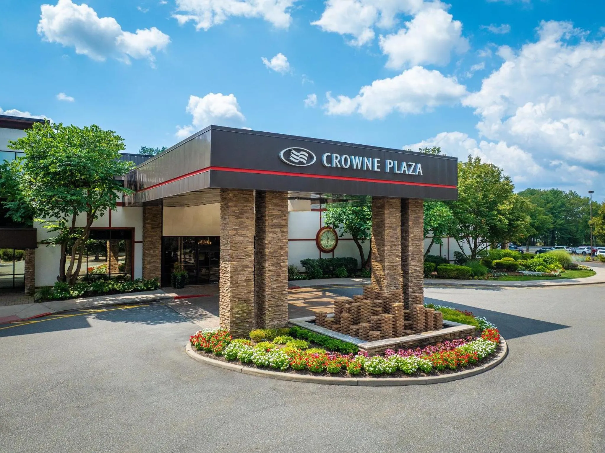 Property building in Crowne Plaza Suffern-Mahwah by IHG