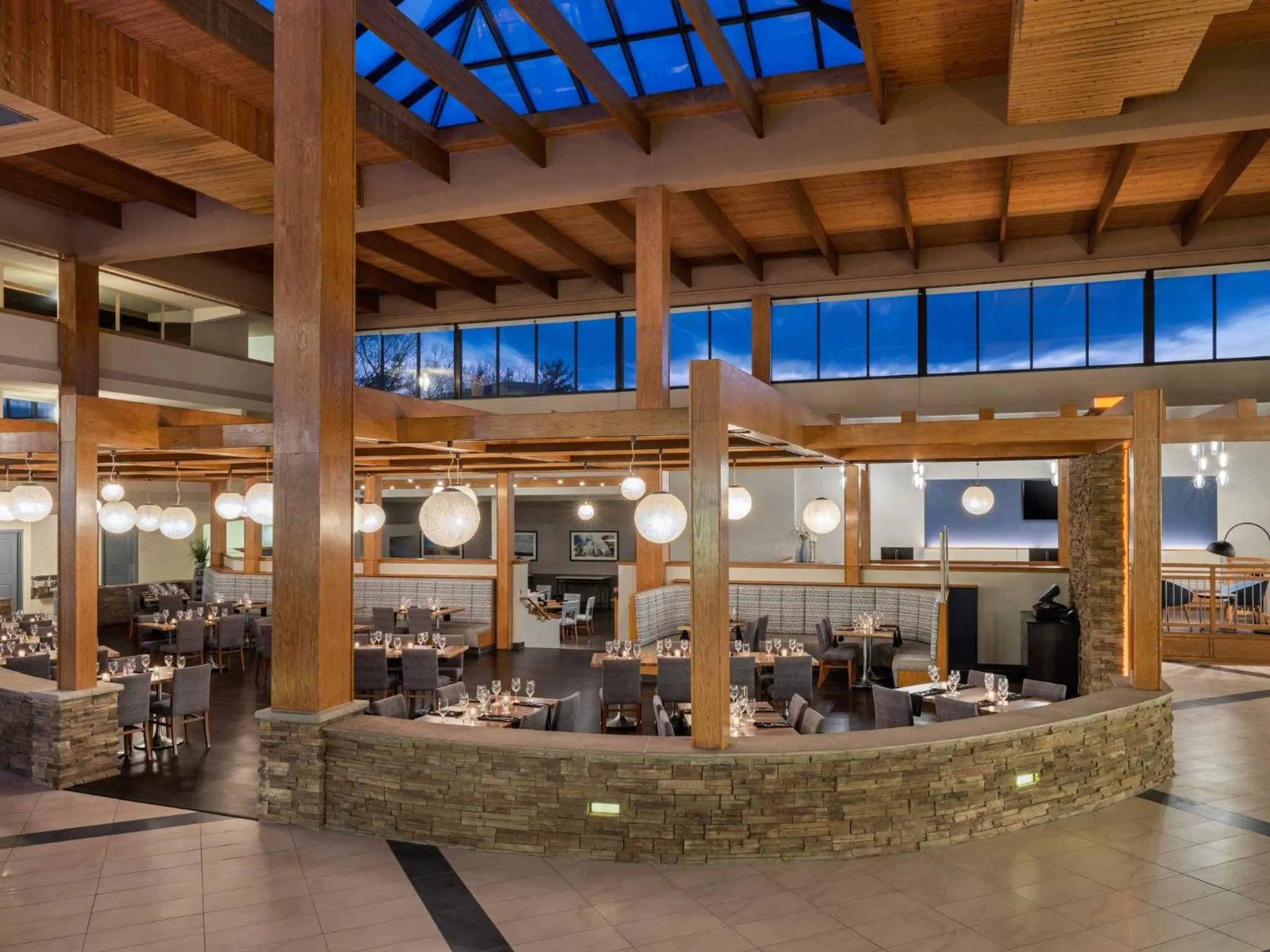 Restaurant/places to eat in Crowne Plaza Suffern-Mahwah by IHG