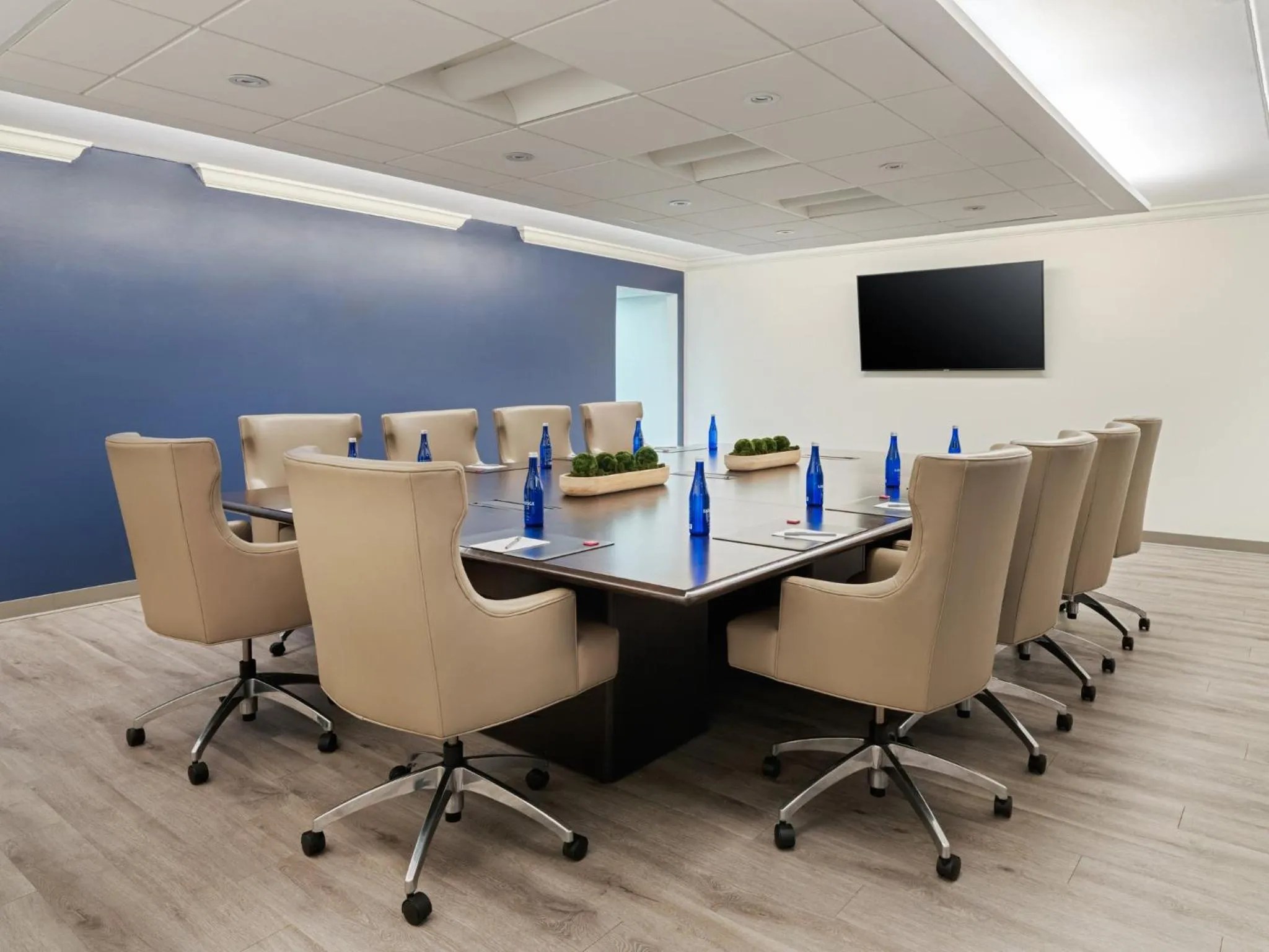 Meeting/conference room in Crowne Plaza Suffern-Mahwah by IHG