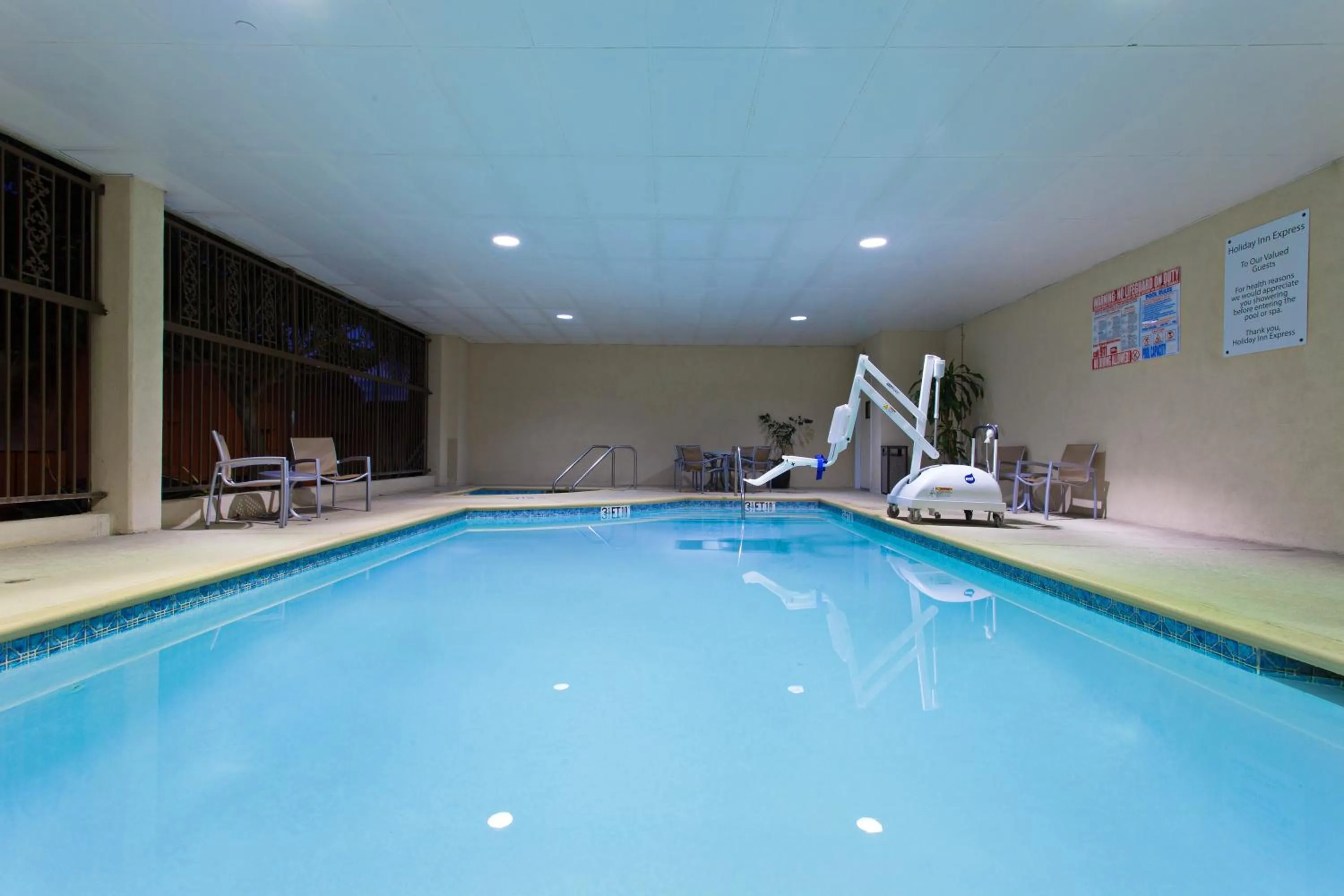 Swimming pool in Holiday Inn Express Hotel & Suites Hermosa Beach by IHG