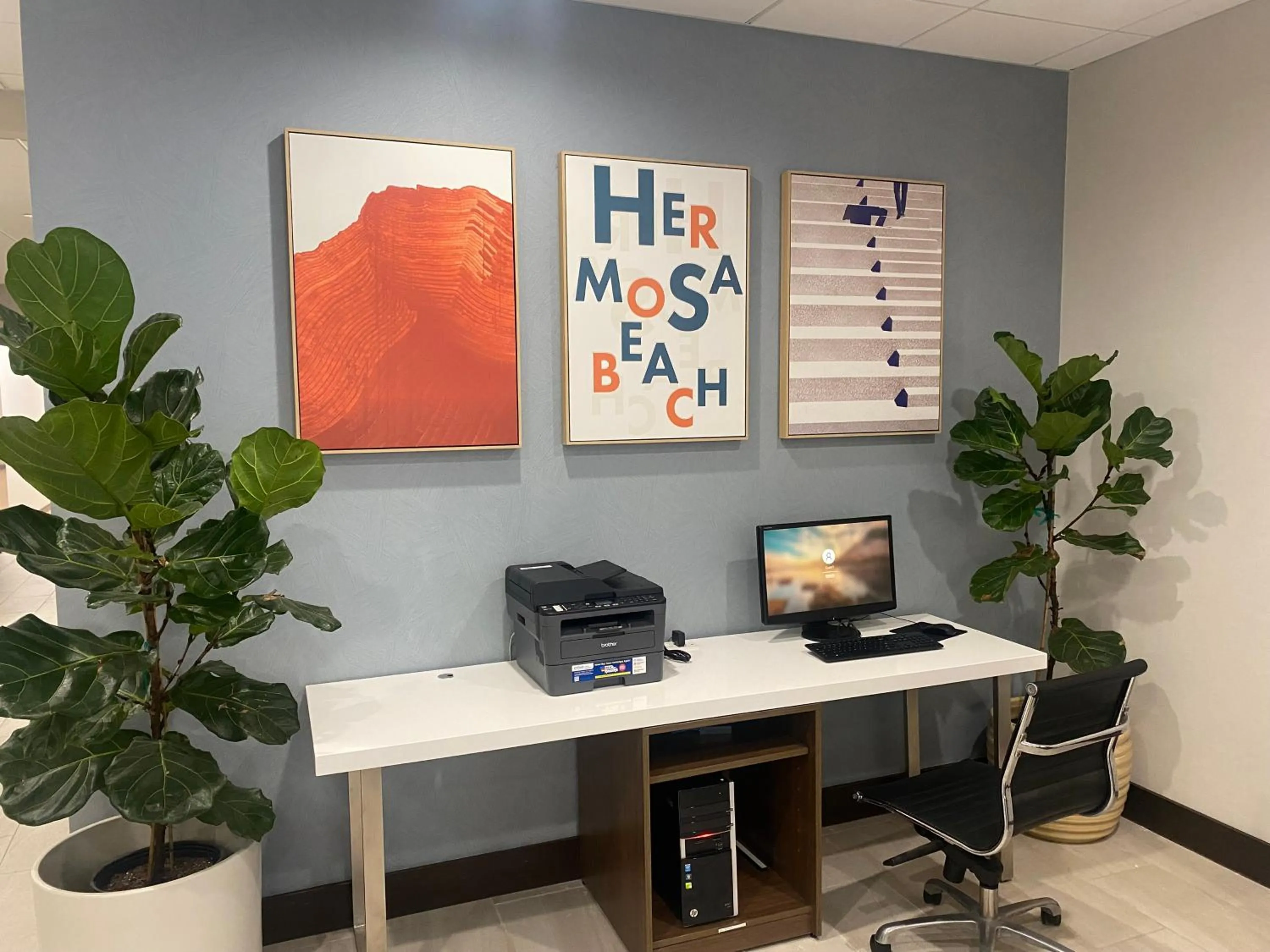 Business facilities in Holiday Inn Express Hotel & Suites Hermosa Beach by IHG