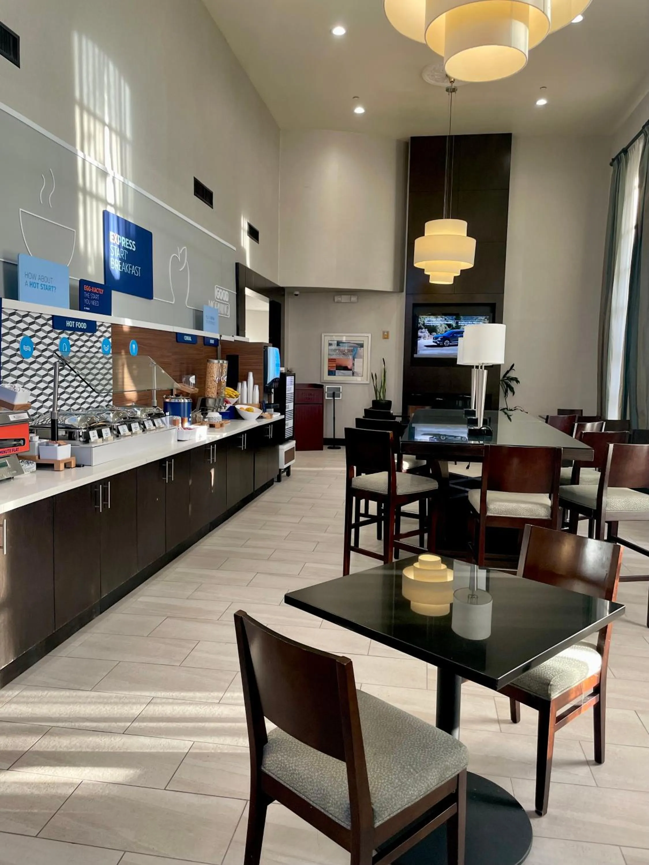 Restaurant/places to eat in Holiday Inn Express Hotel & Suites Hermosa Beach by IHG