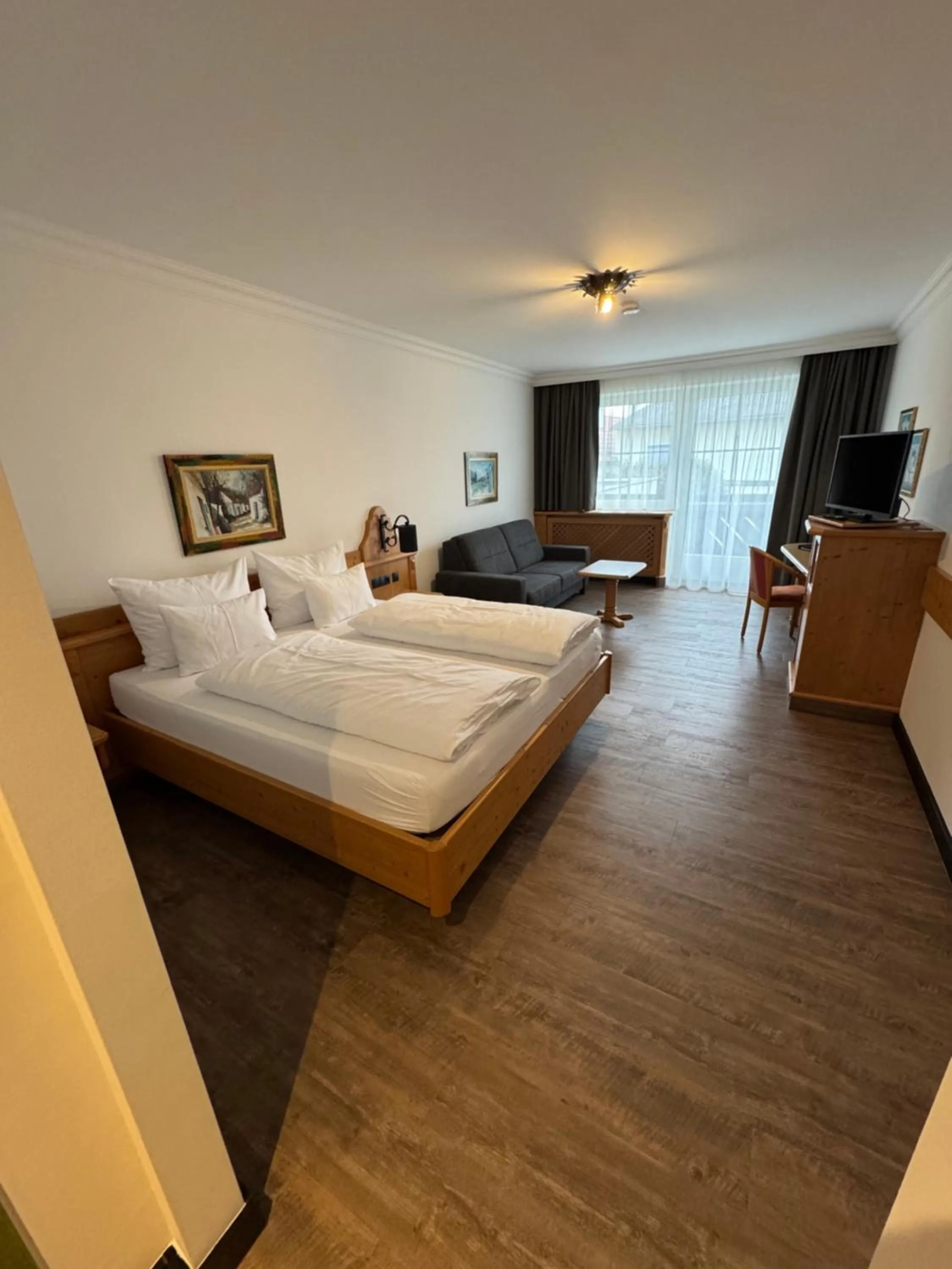 Bed in Self-Check-in Hotel VinoQ Mistelbach