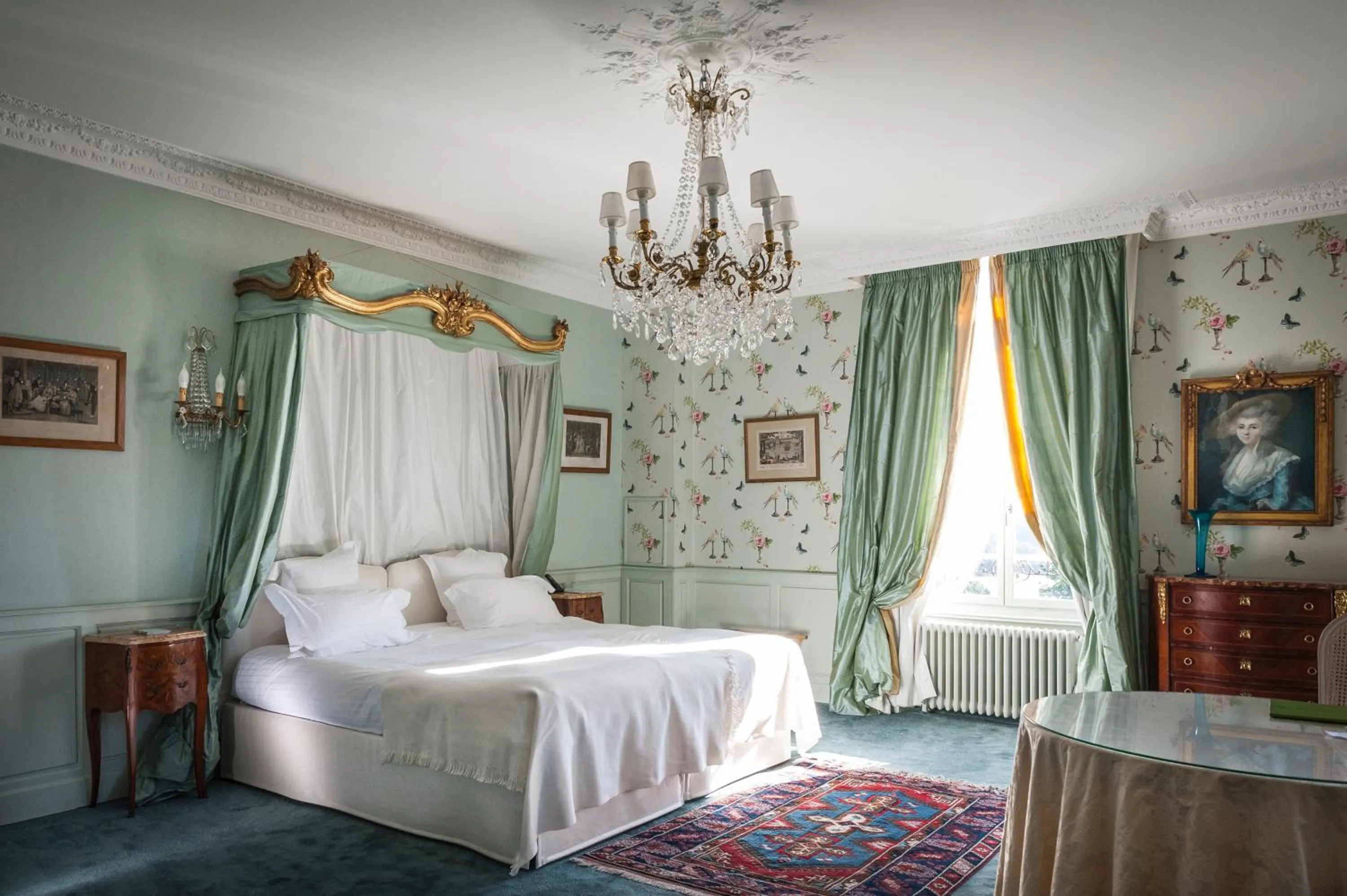 Photo of the whole room, Bed in Château D'Apigné Rennes