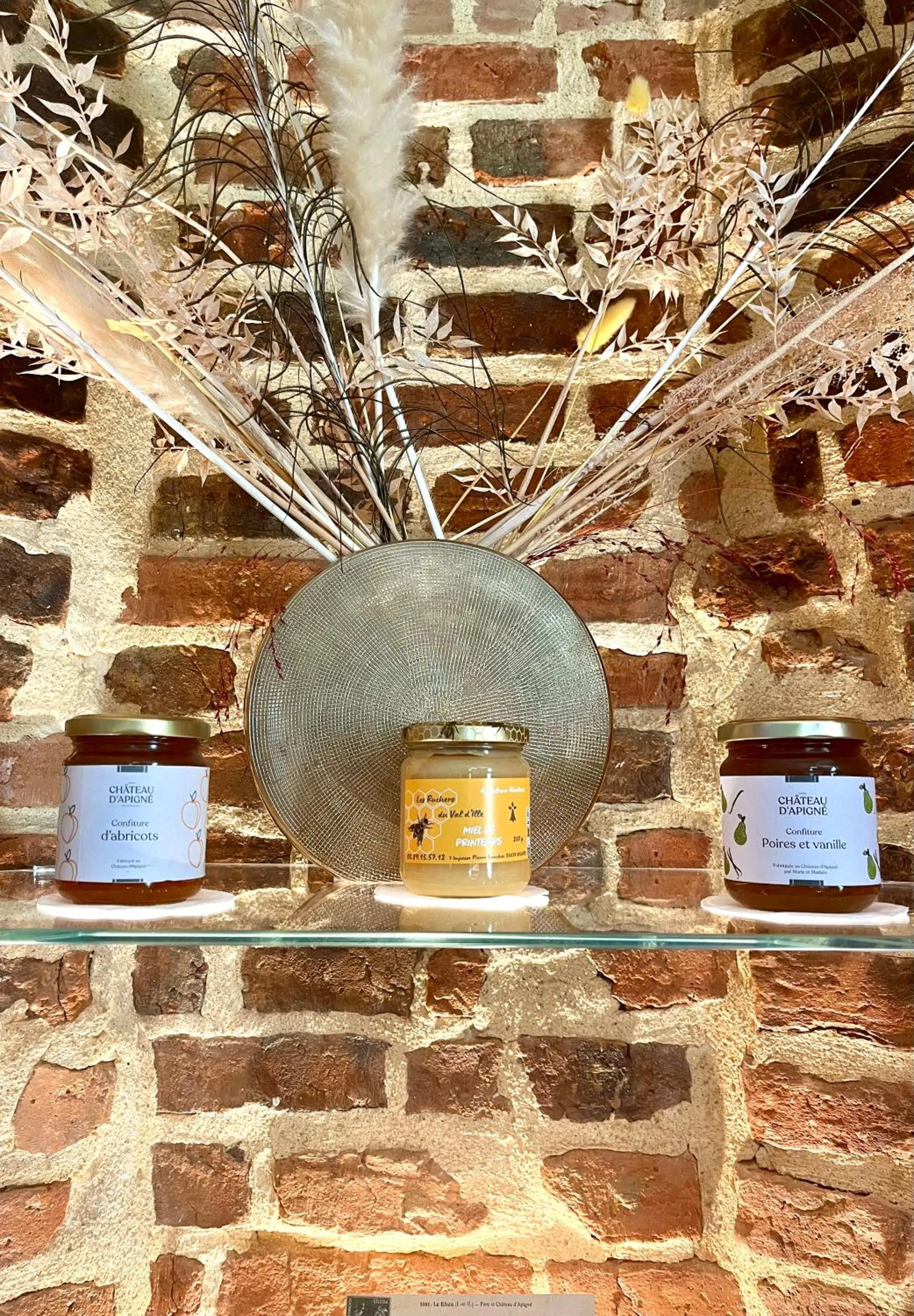 On-site shops in Château D'Apigné Rennes