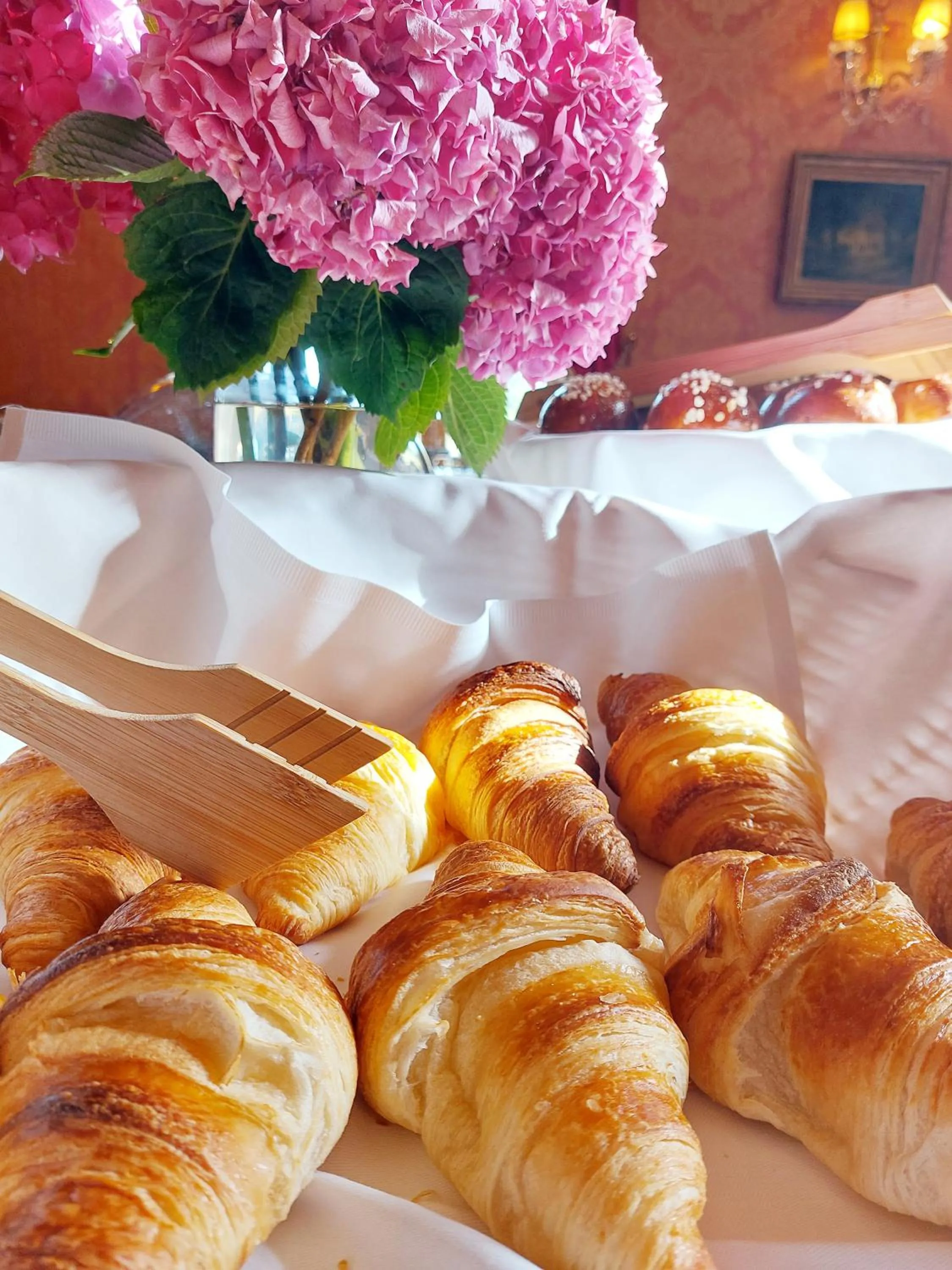 Breakfast in Château D'Apigné Rennes