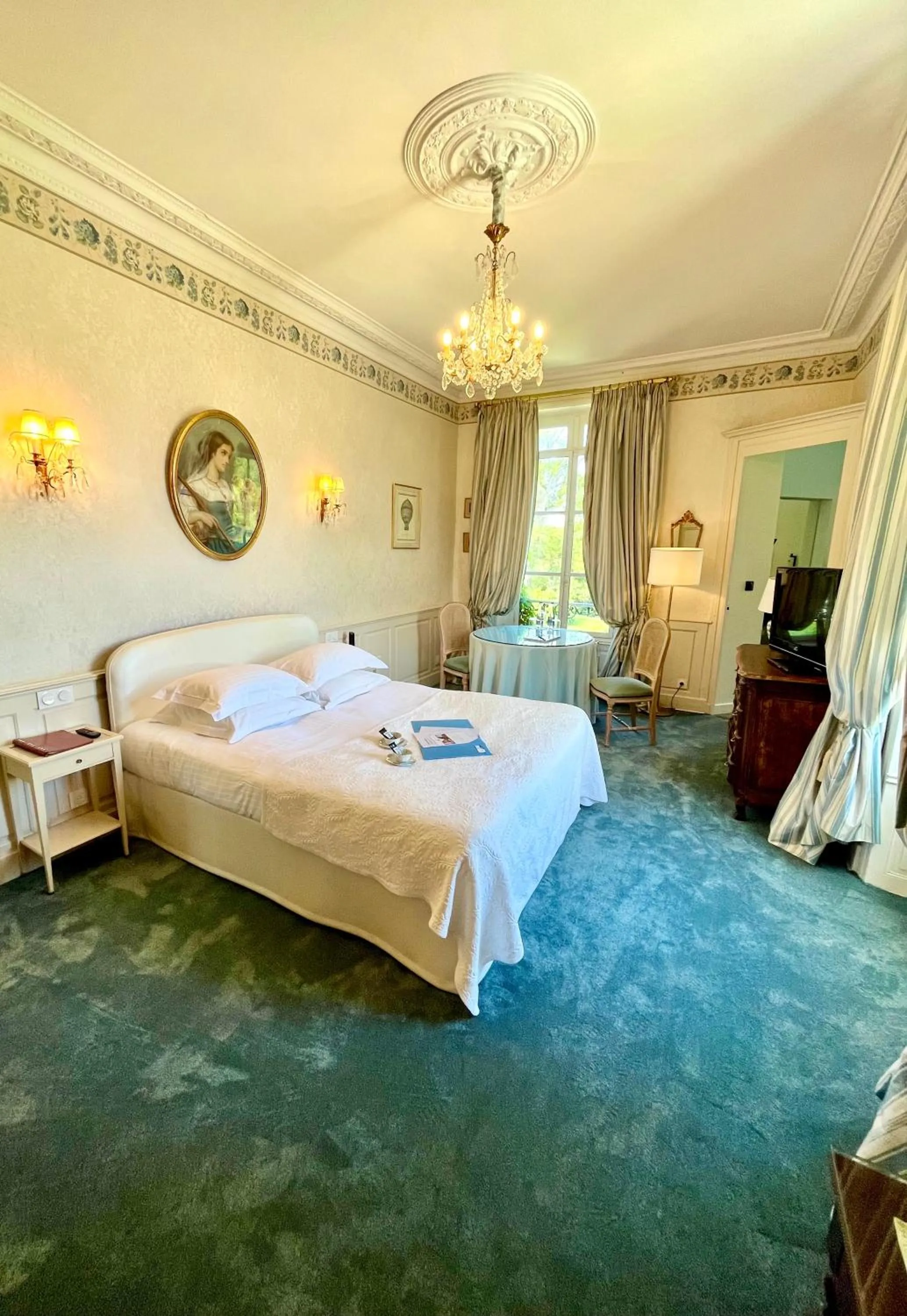 Bed in Château D'Apigné Rennes