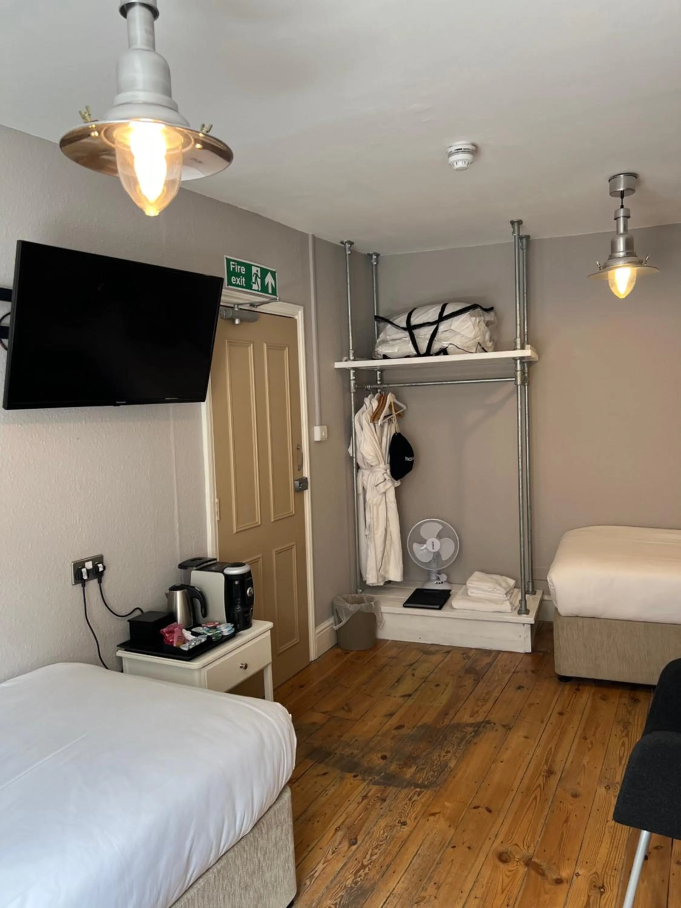 wardrobe, Bed in White Horse