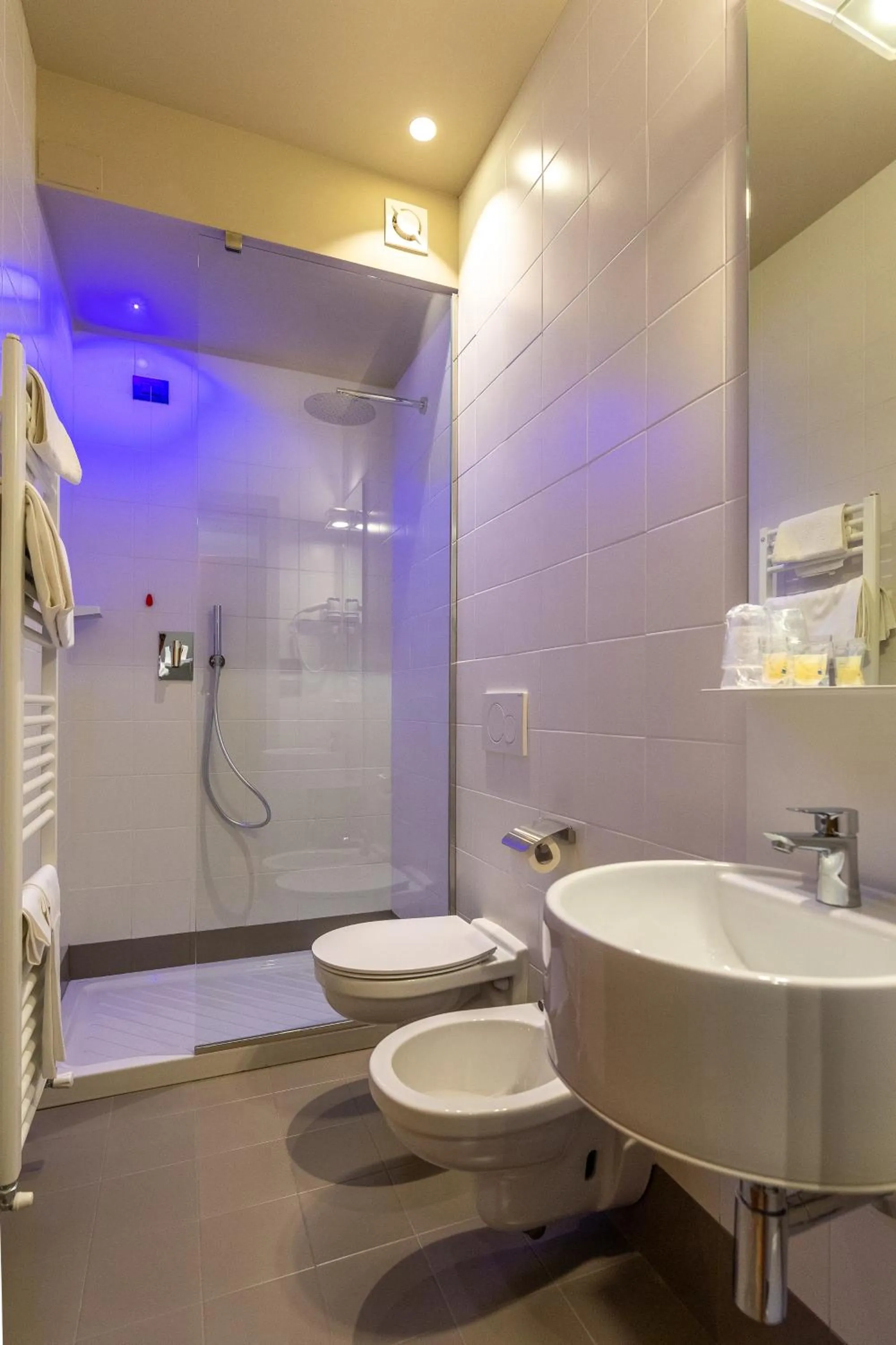 Shower in Hotel Moderno