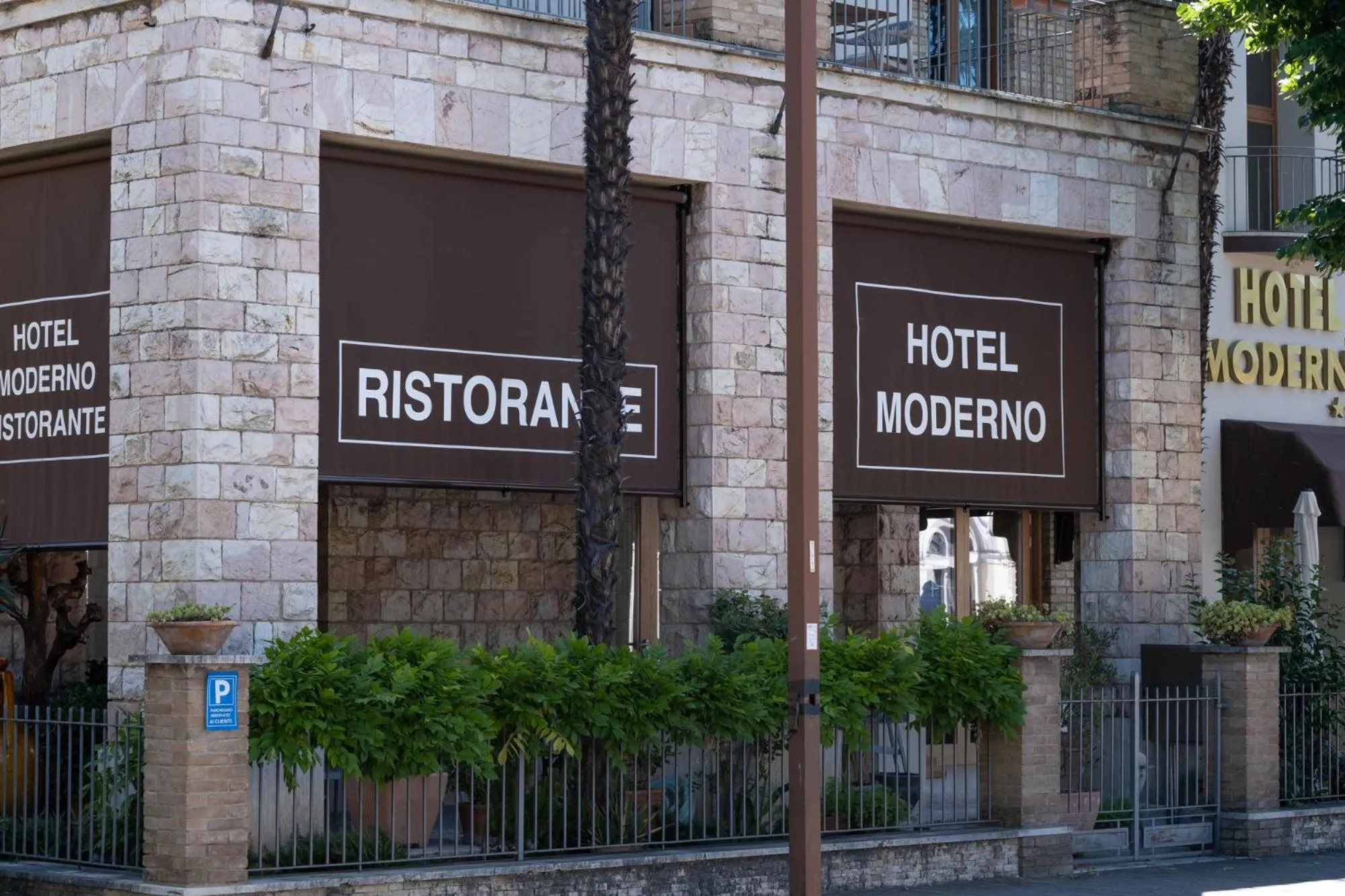 Property logo or sign in Hotel Moderno