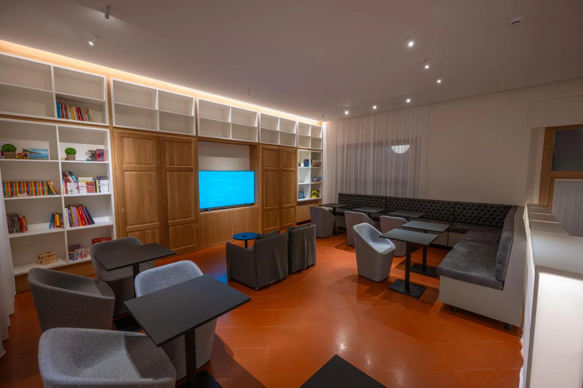 Library in Hotel Moderno