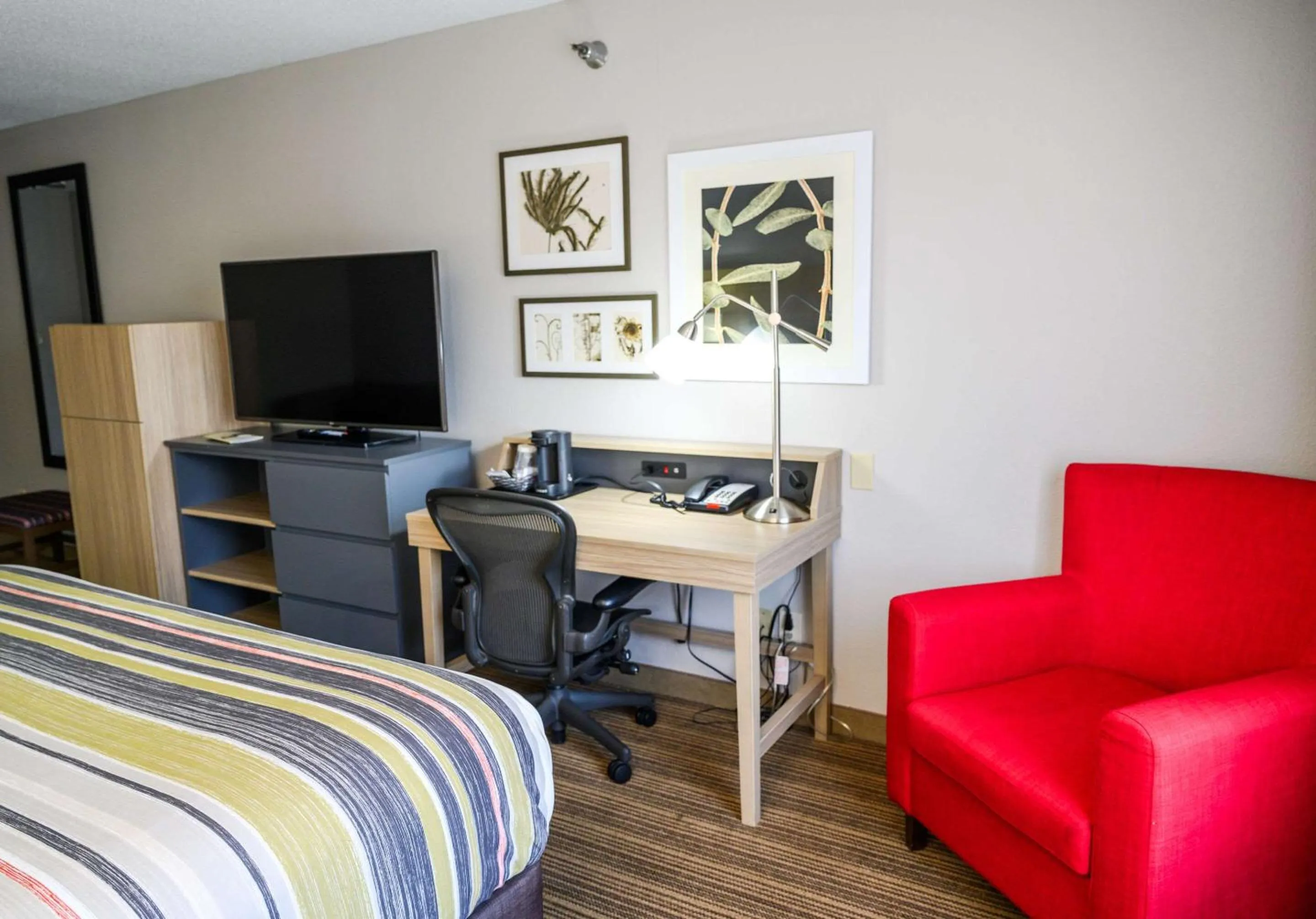 Bedroom in Country Inn & Suites by Radisson, Greenfield, IN