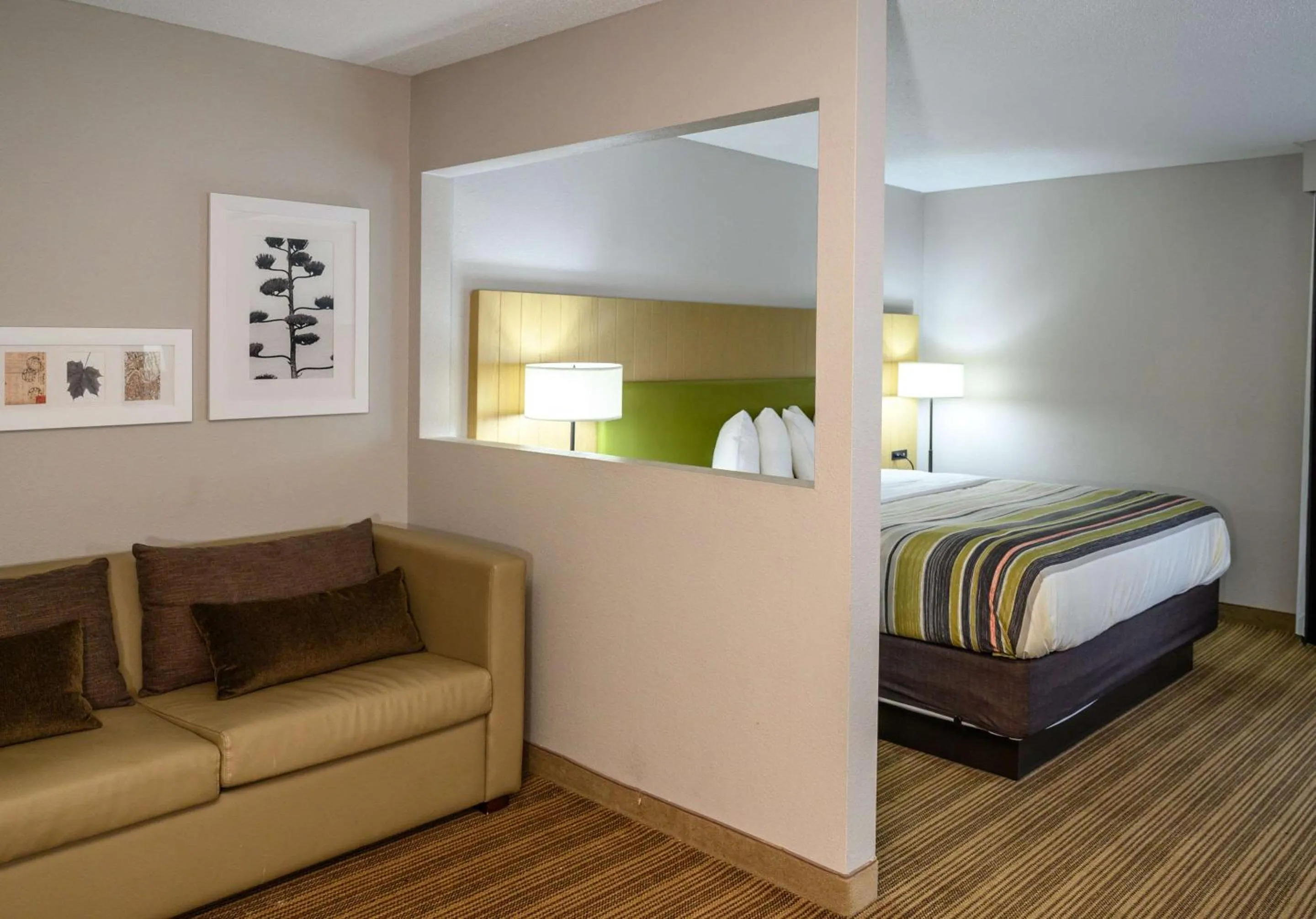 Bedroom, Bed in Country Inn & Suites by Radisson, Greenfield, IN