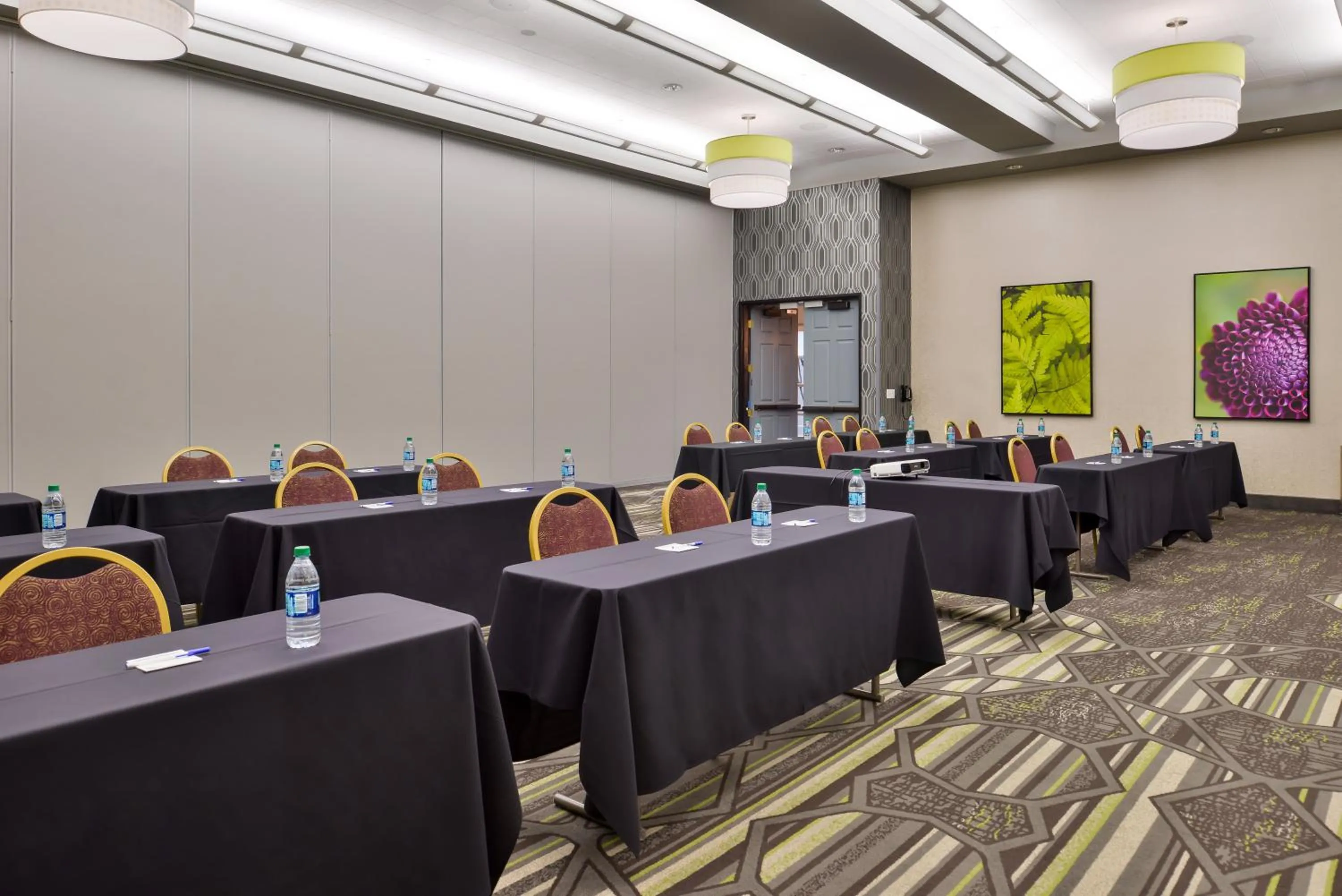 Meeting/conference room in HOLIDAY INN EXPRESS & SUITES ELK GROVE CENTRAL - HWY 99 by IHG