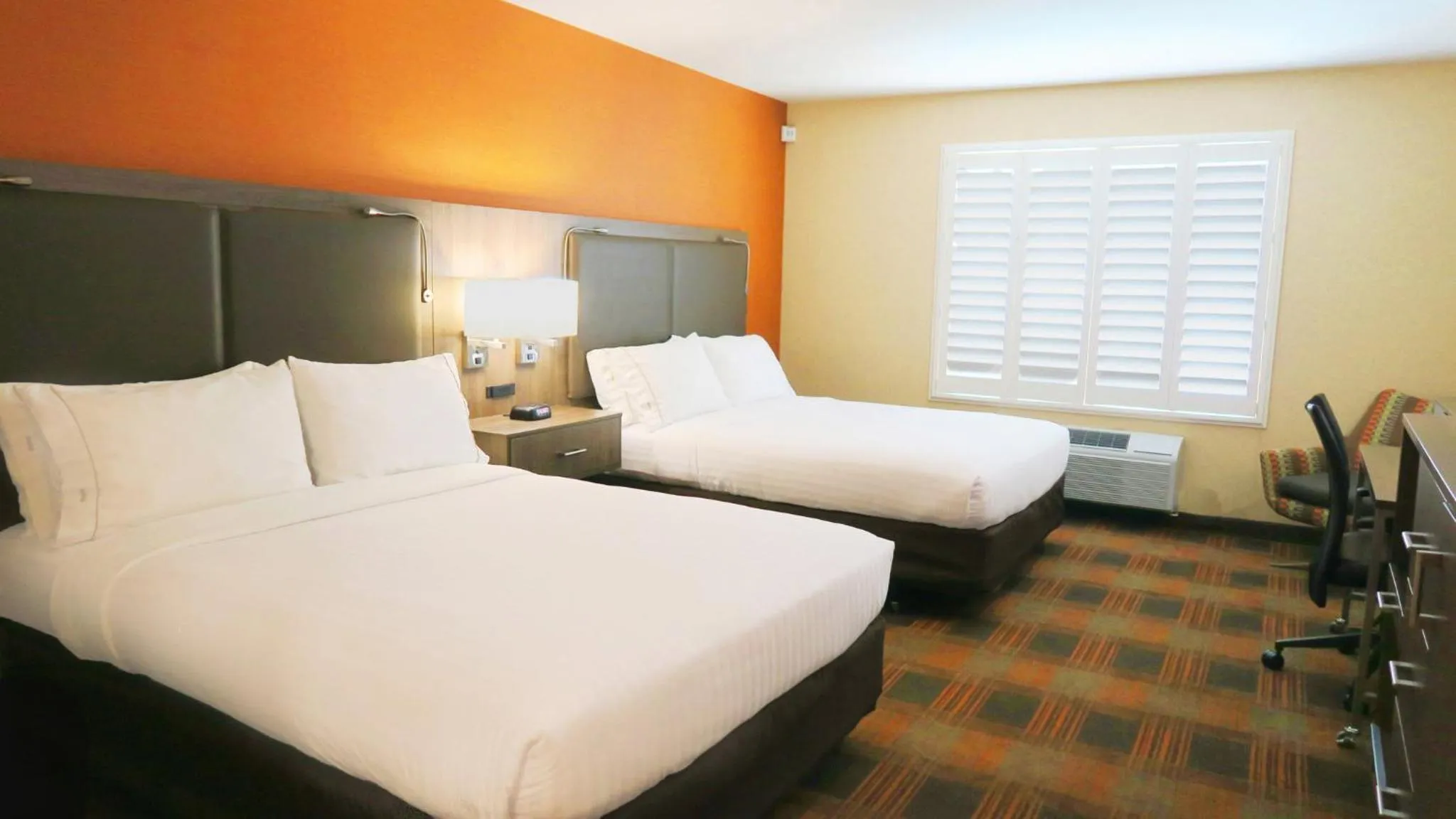 Photo of the whole room, Bed in HOLIDAY INN EXPRESS & SUITES ELK GROVE CENTRAL - HWY 99 by IHG