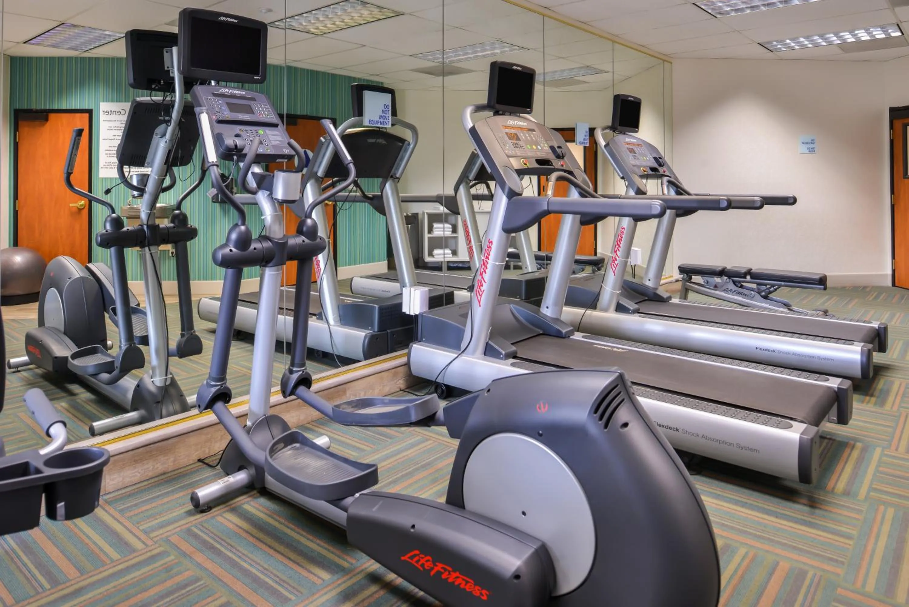 Fitness centre/facilities in HOLIDAY INN EXPRESS & SUITES ELK GROVE CENTRAL - HWY 99 by IHG