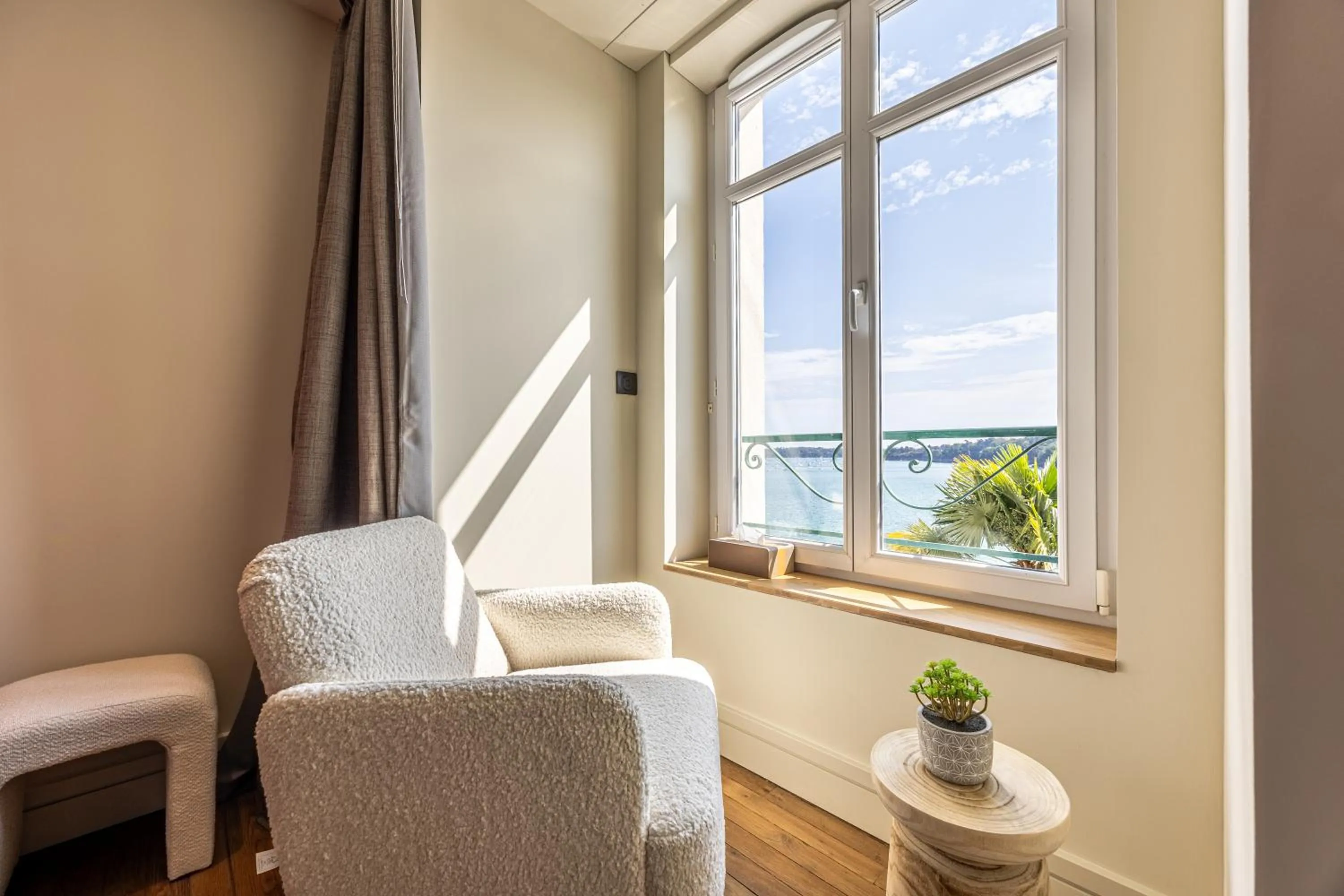 Bedroom in Restaurant Hotel Didier Méril