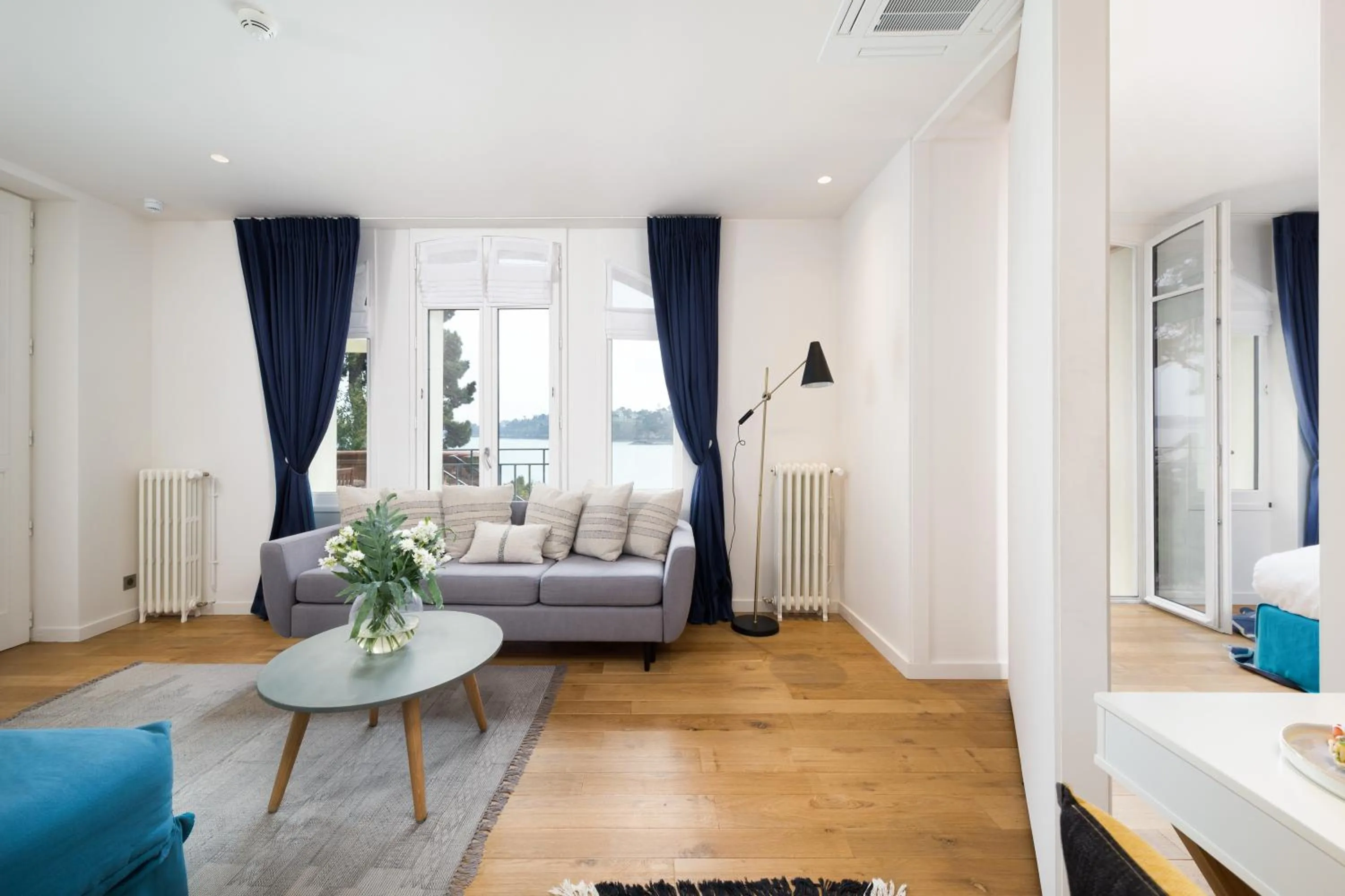 Living room, Bed in Restaurant Hotel Didier Méril