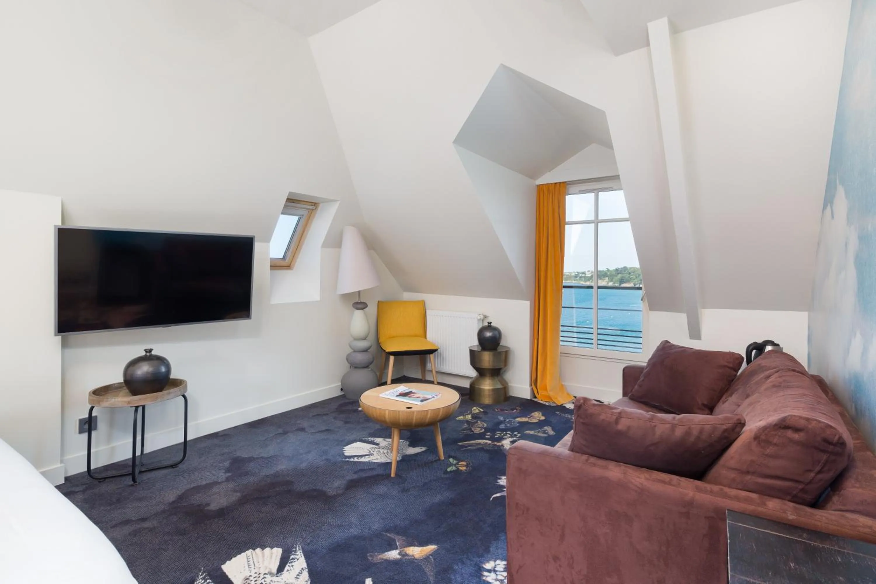 TV and multimedia in Restaurant Hotel Didier Méril