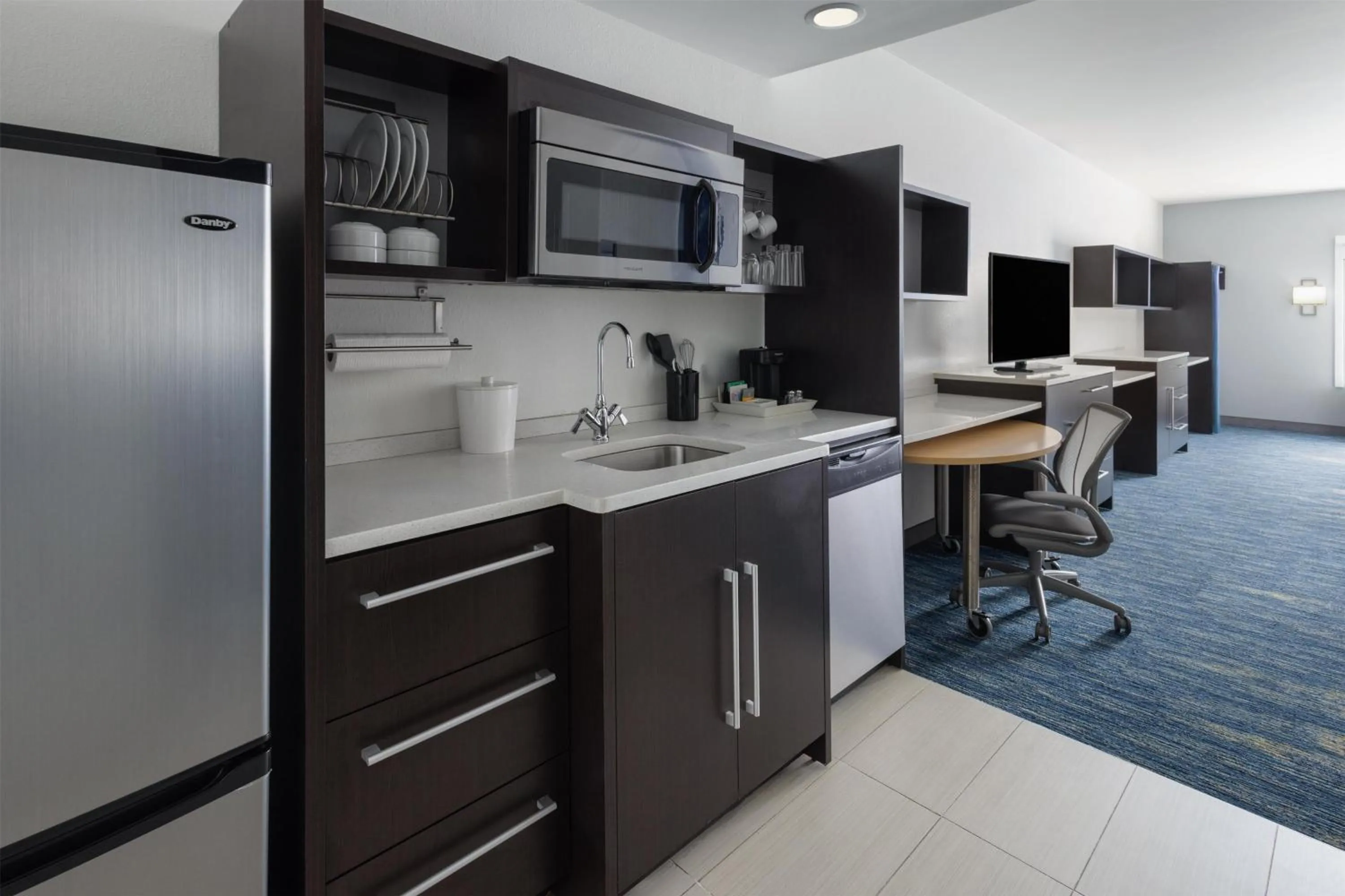 Kitchen or kitchenette in Home2 Suites by Hilton Greenville Downtown