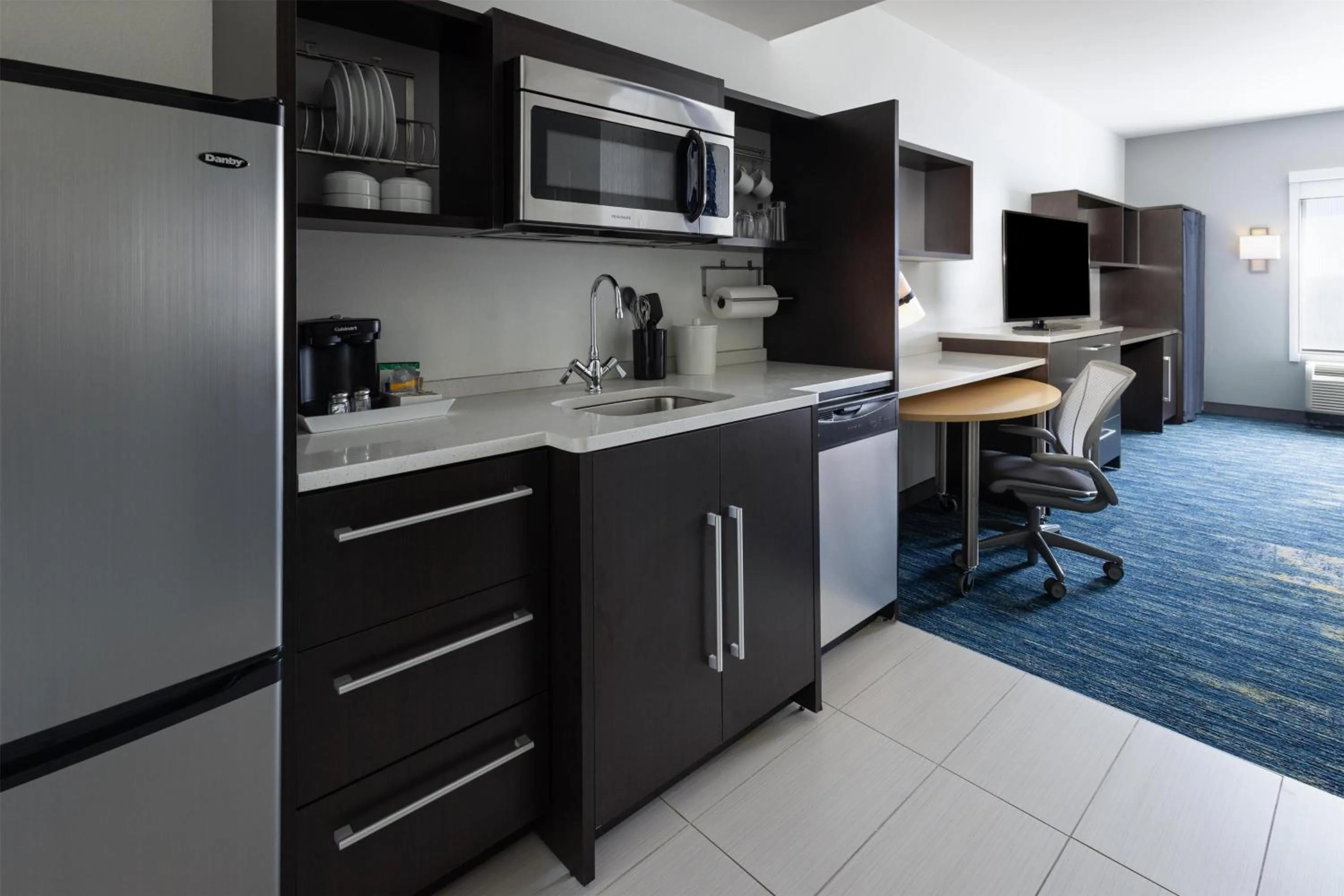 Kitchen or kitchenette in Home2 Suites by Hilton Greenville Downtown