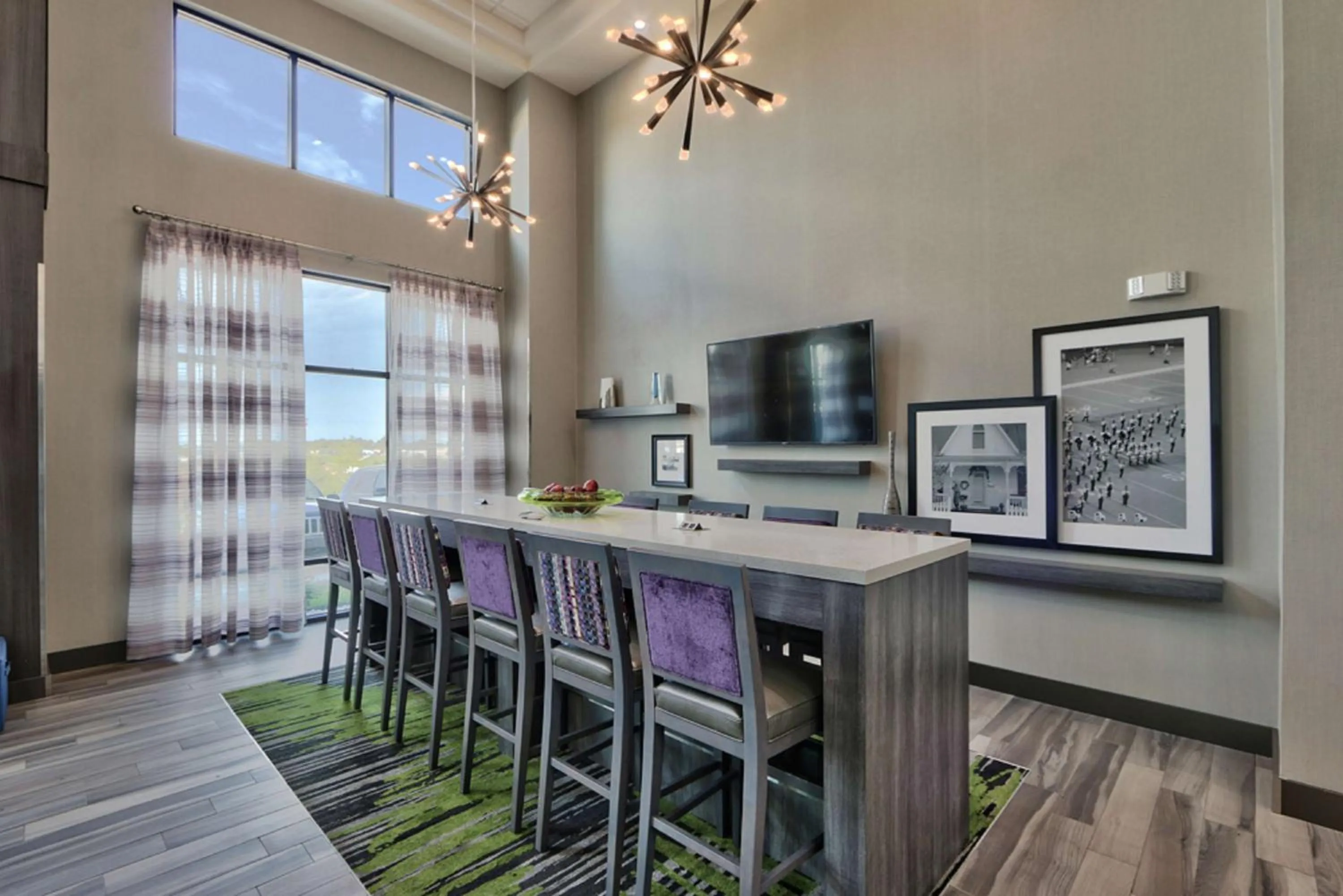 Dining area in Hampton Inn & Suites Guthrie, OK