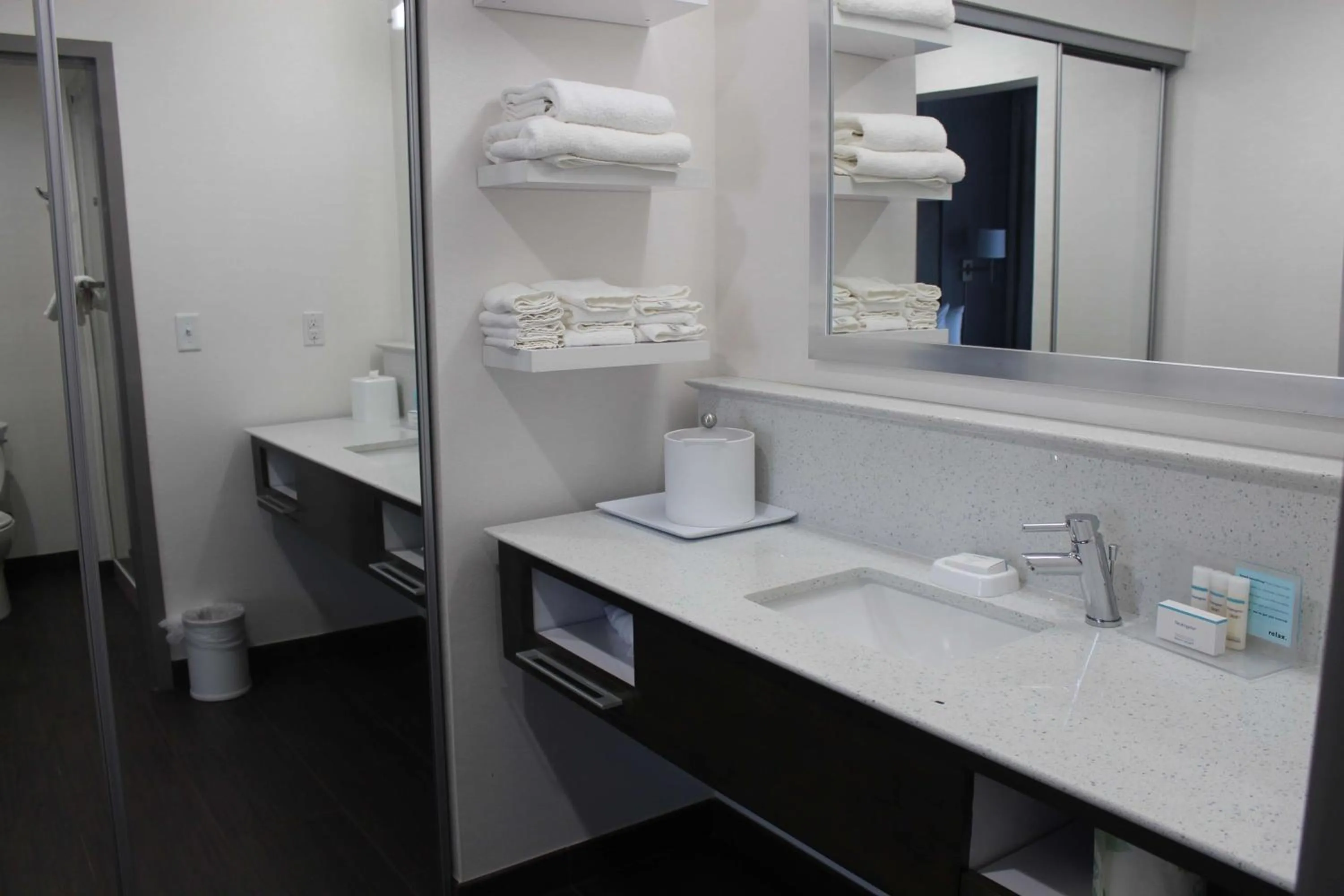 Bathroom in Hampton Inn & Suites Guthrie, OK