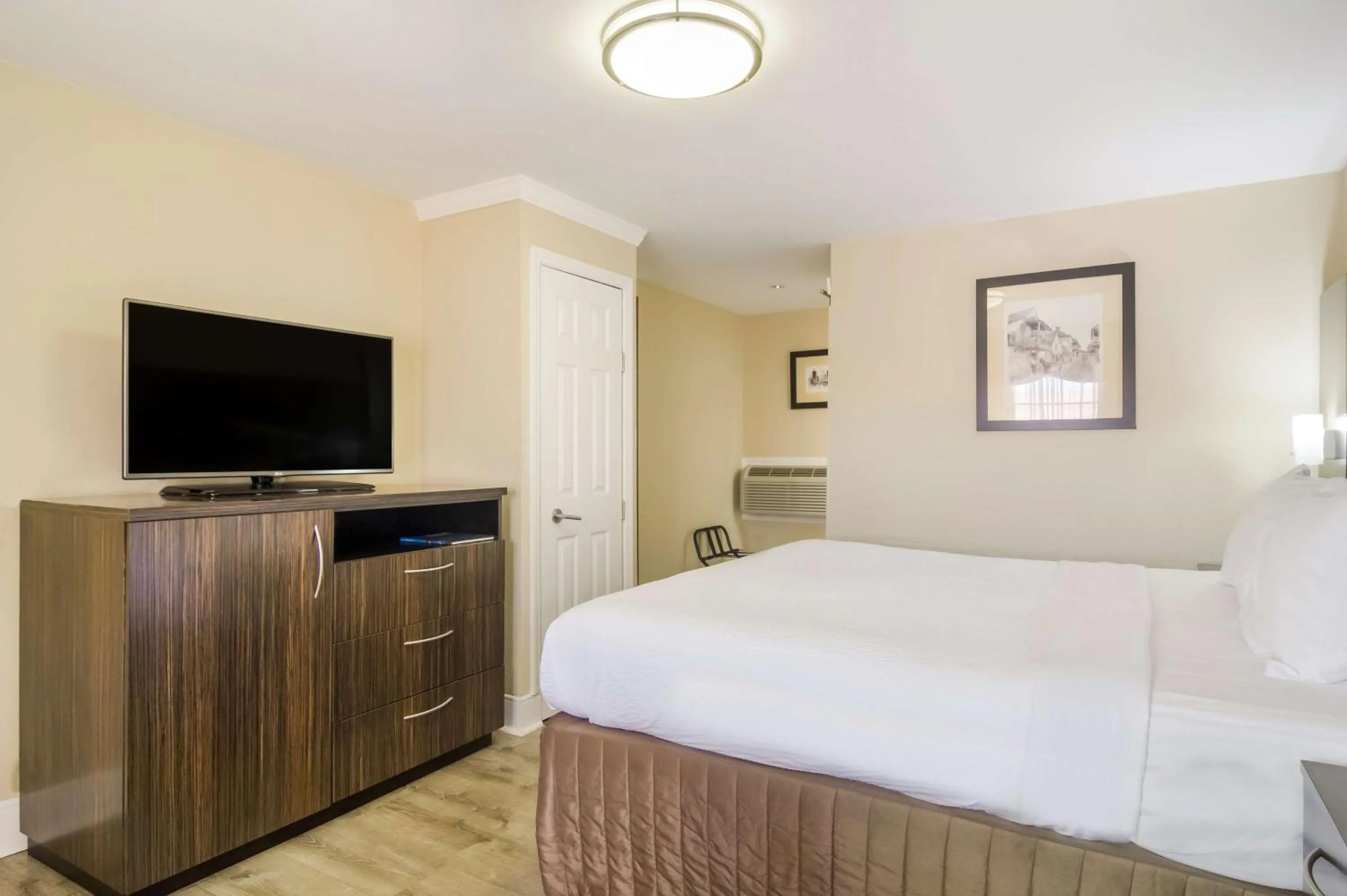 Bedroom, Bed in Best Western Historic Bayfront