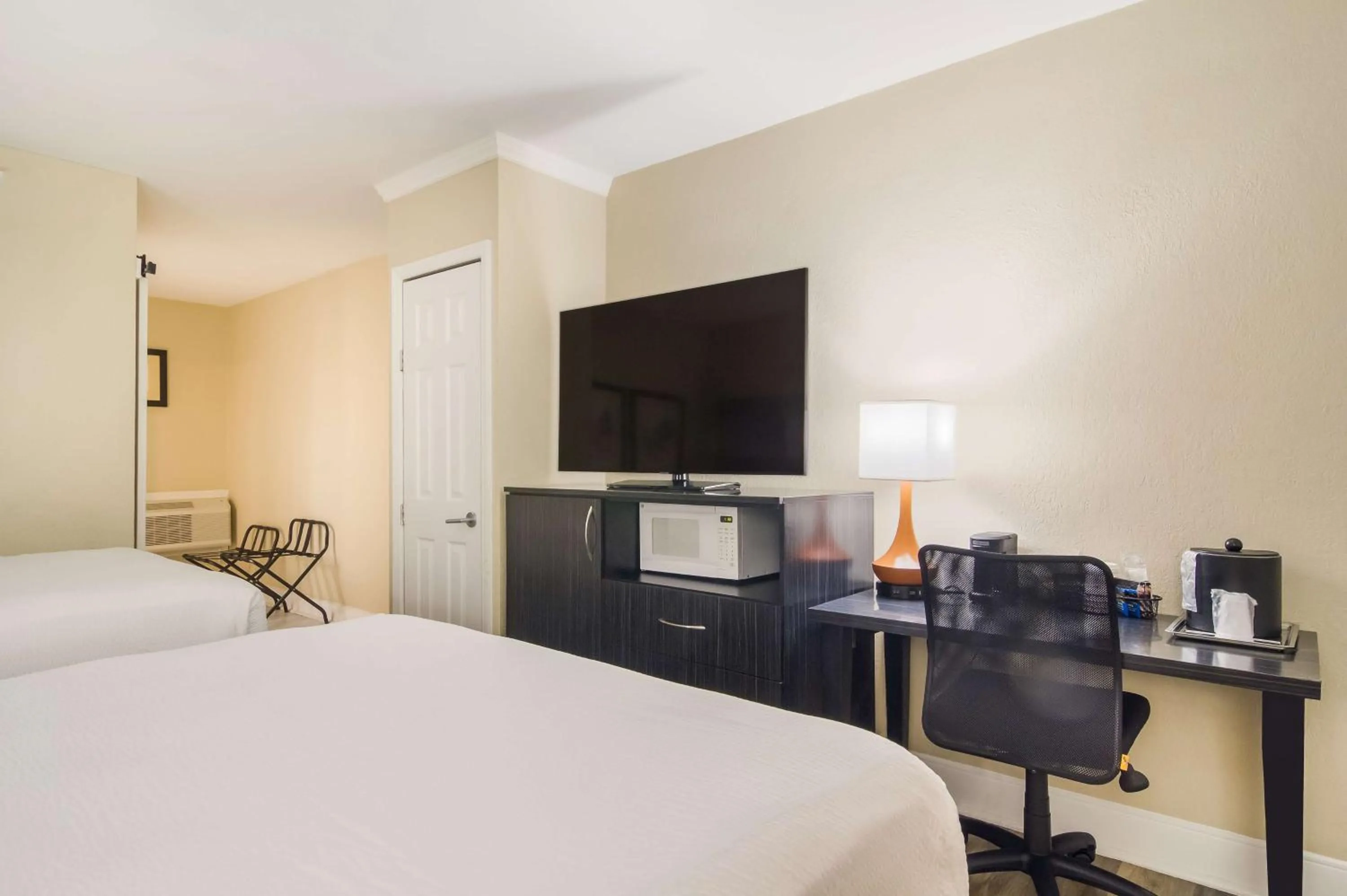 Bedroom, Bed in Best Western Historic Bayfront