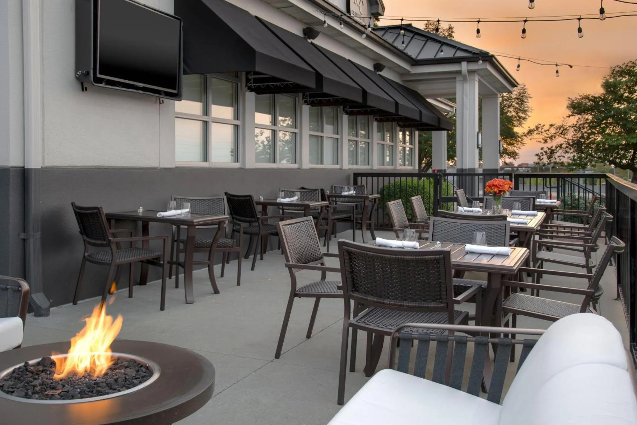 Restaurant/places to eat in Holiday Inn Hotel & Suites Overland Park-West by IHG