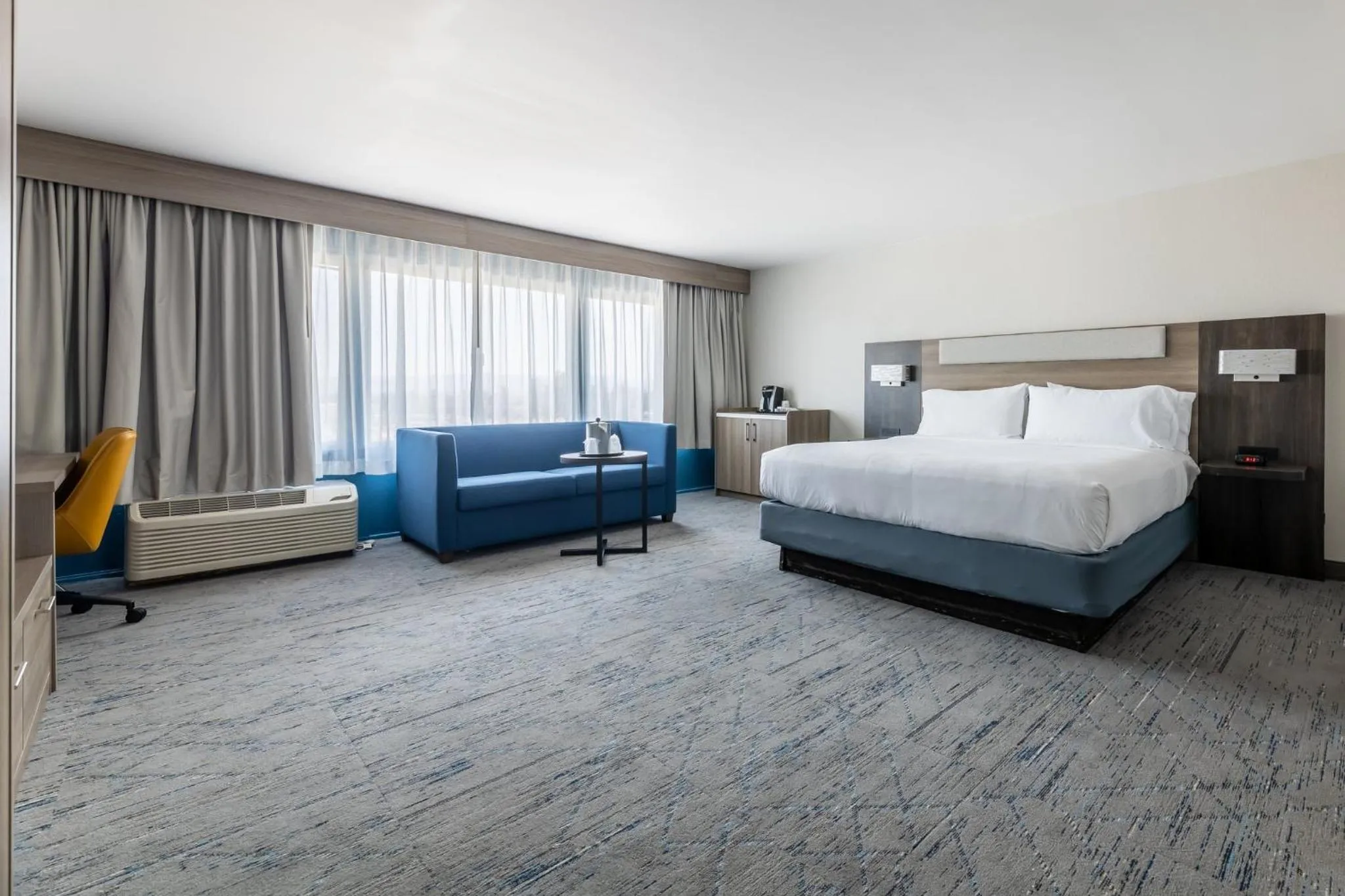 Photo of the whole room, Bed in Holiday Inn Express Van Nuys by IHG