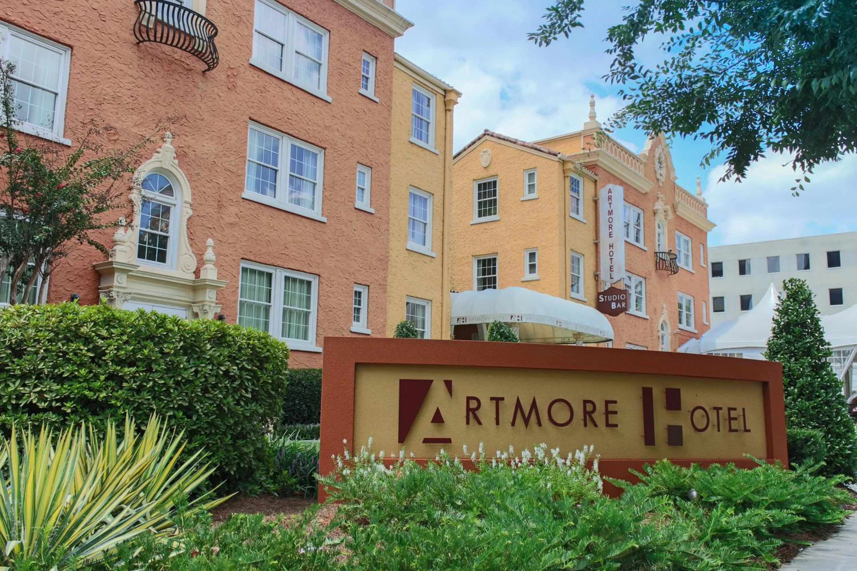 Facade/entrance, Property Building in Artmore Hotel