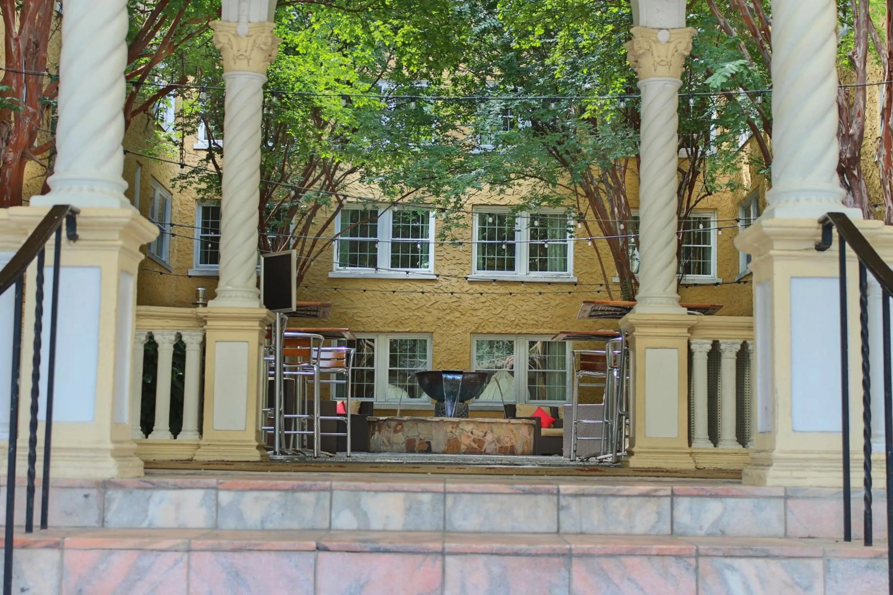 Facade/entrance, Property Building in Artmore Hotel