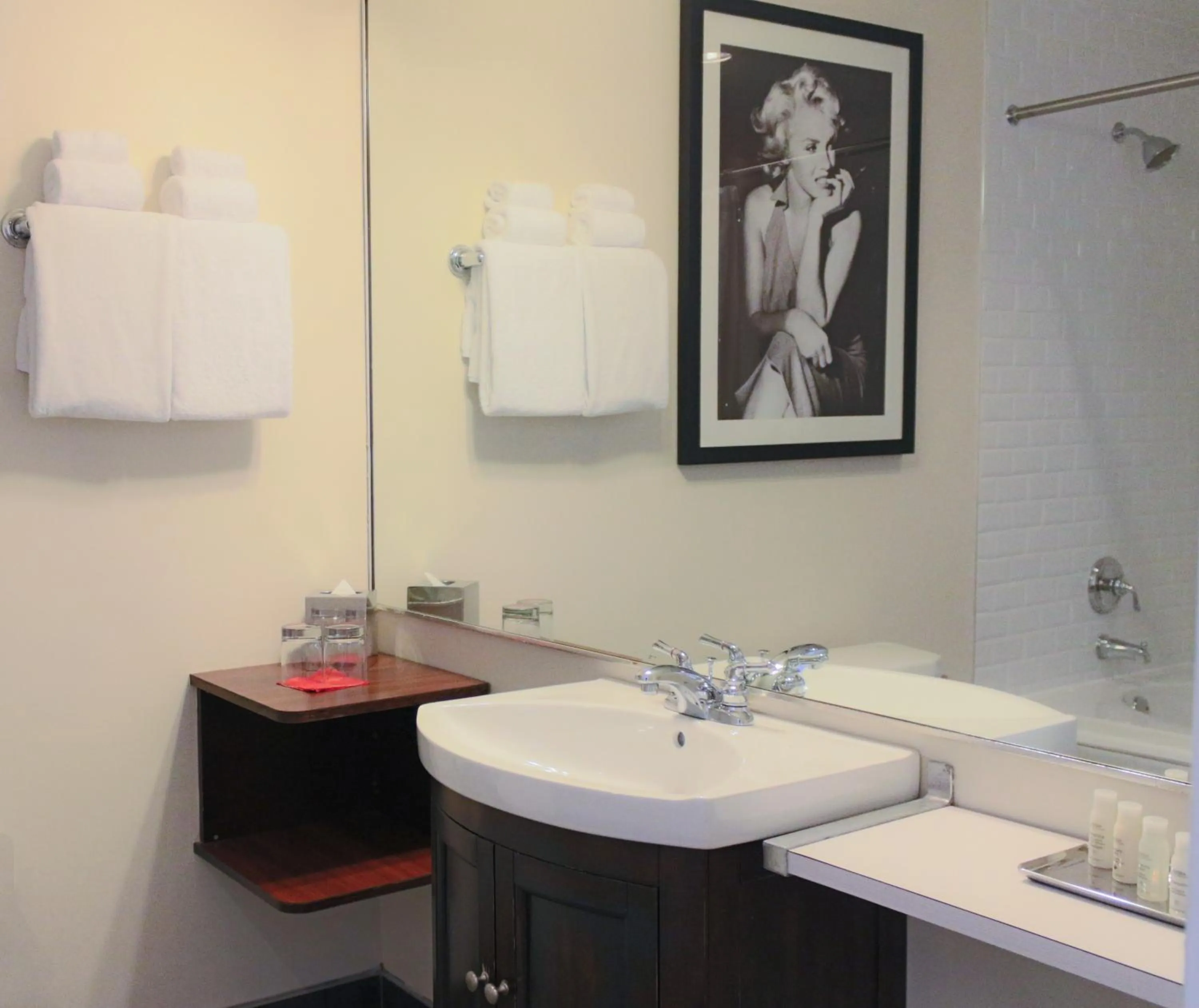 Bathroom in Artmore Hotel