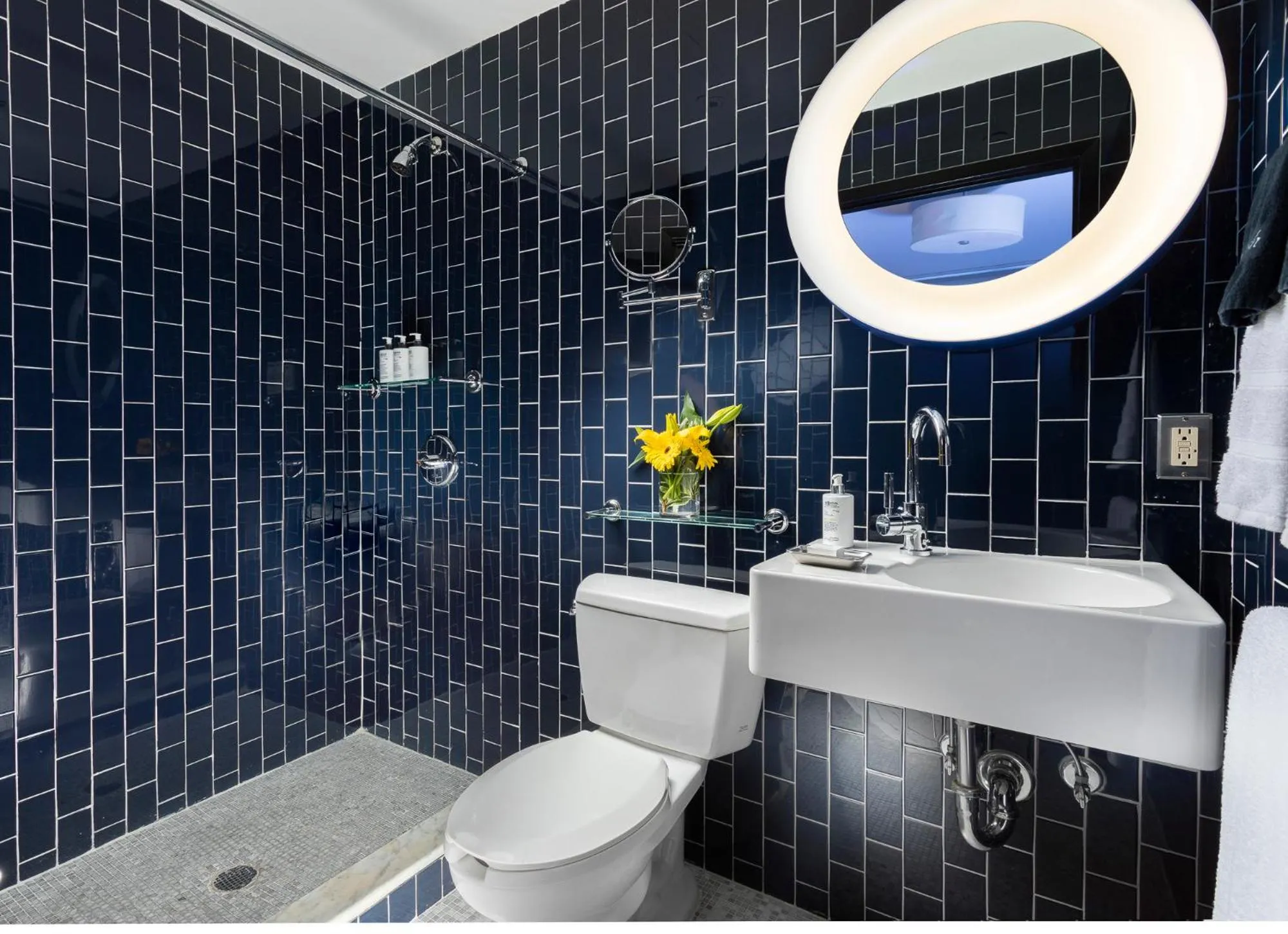 Bathroom in 6 Columbus Central Park Hotel