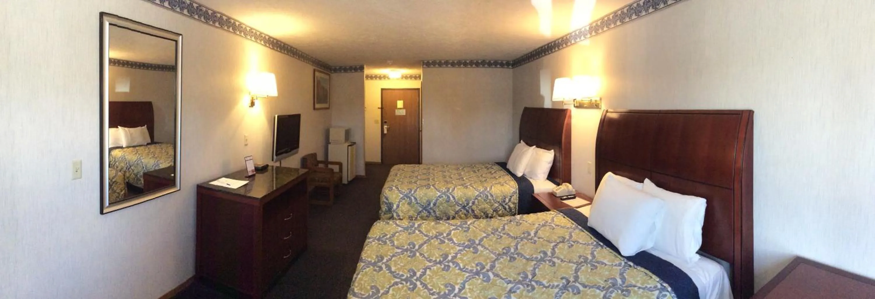 Photo of the whole room, Bed in Americas Best Value Inn of Decatur