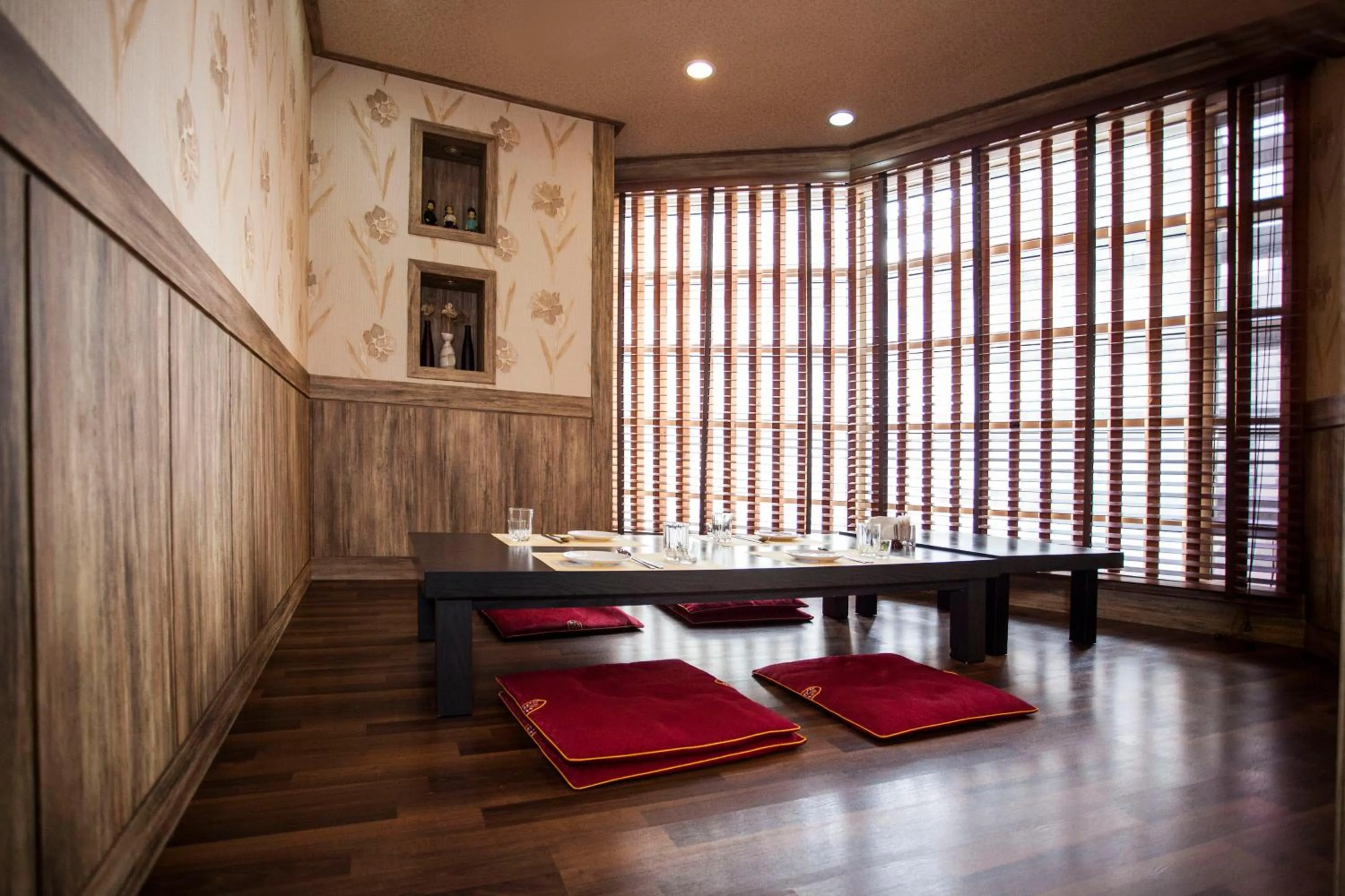 Restaurant/places to eat in Social Hotel