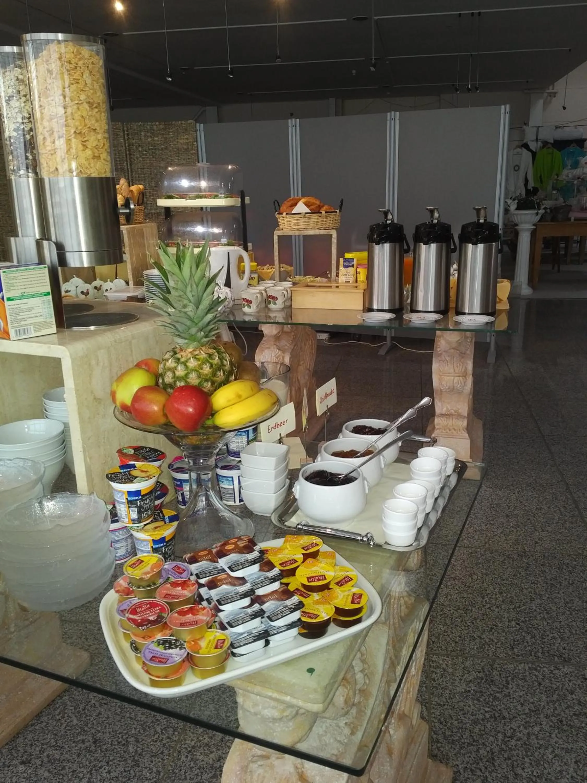 Breakfast in Lindemann Hotel